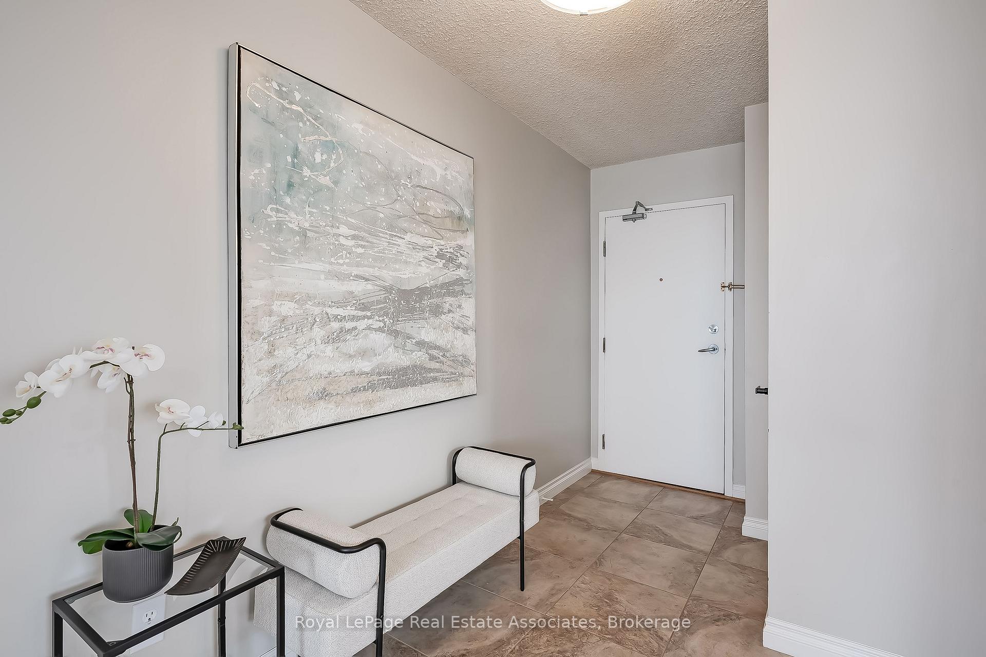 Photo 3 of Unit 1611, 75 King Street E, Mississauga, Cooksville — HOMEH