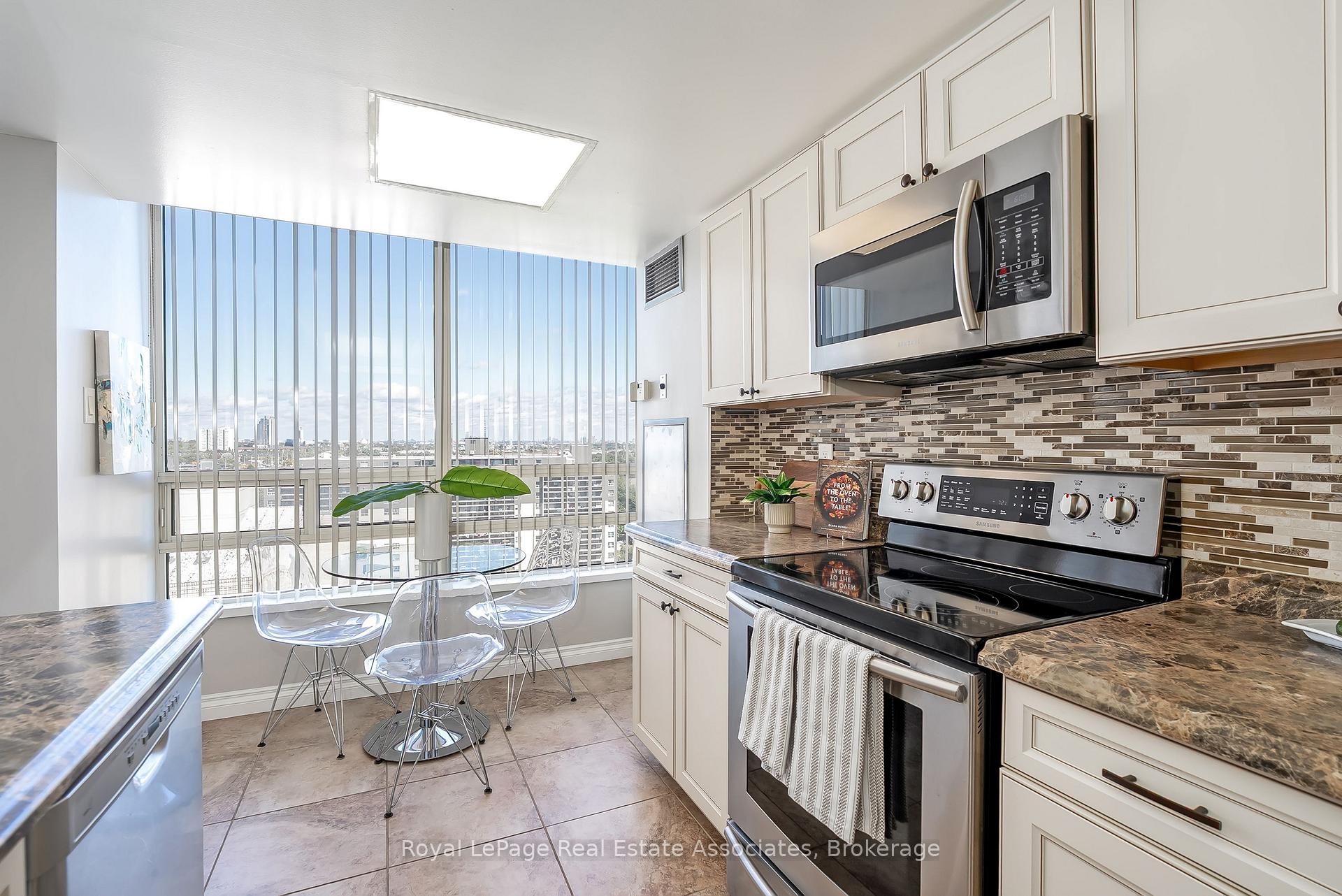 Photo 18 of Unit 1611, 75 King Street E, Mississauga, Cooksville — HOMEH
