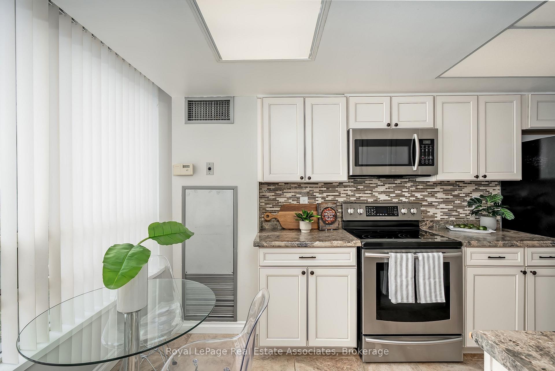 Photo 19 of Unit 1611, 75 King Street E, Mississauga, Cooksville — HOMEH