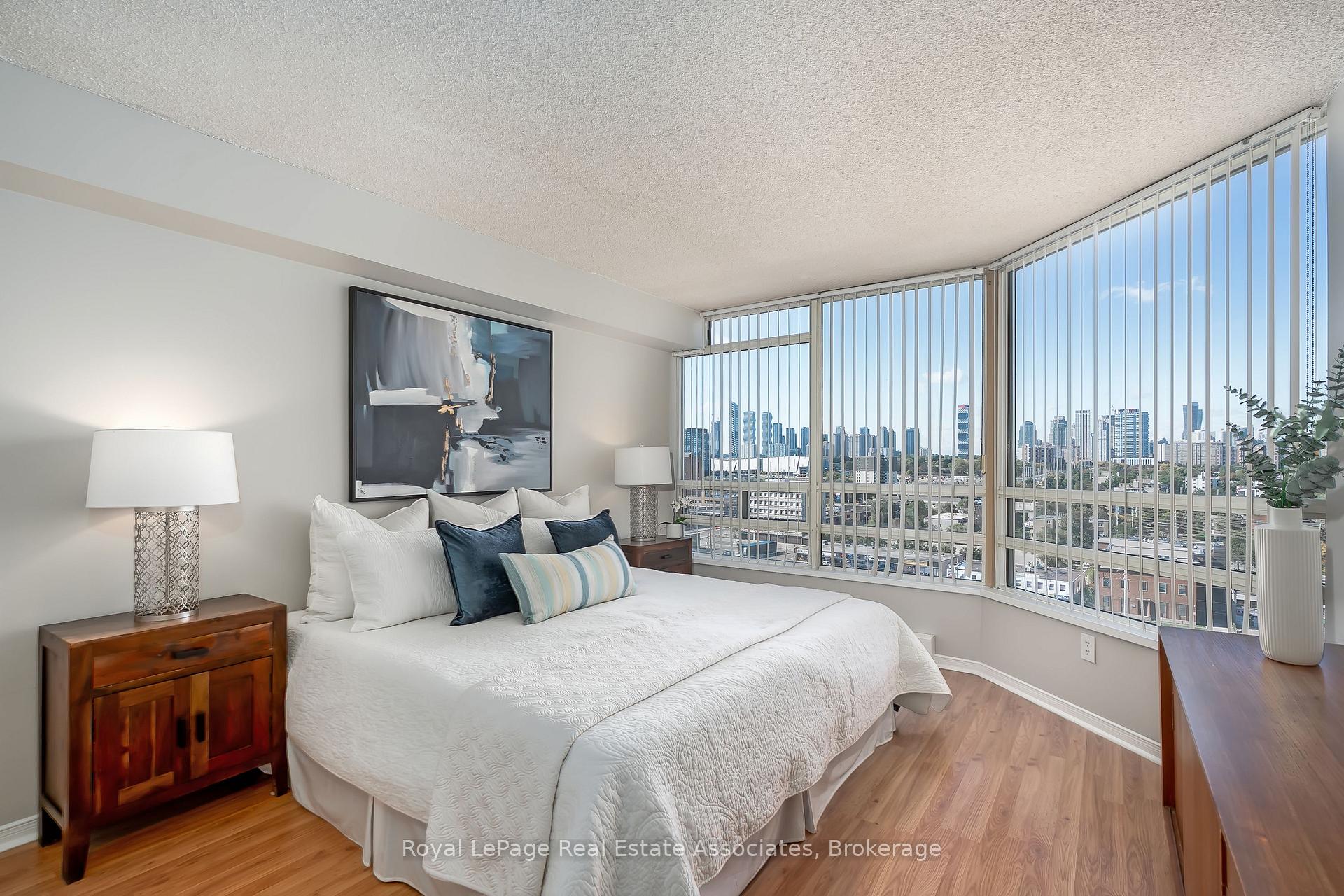 Photo 23 of Unit 1611, 75 King Street E, Mississauga, Cooksville — HOMEH