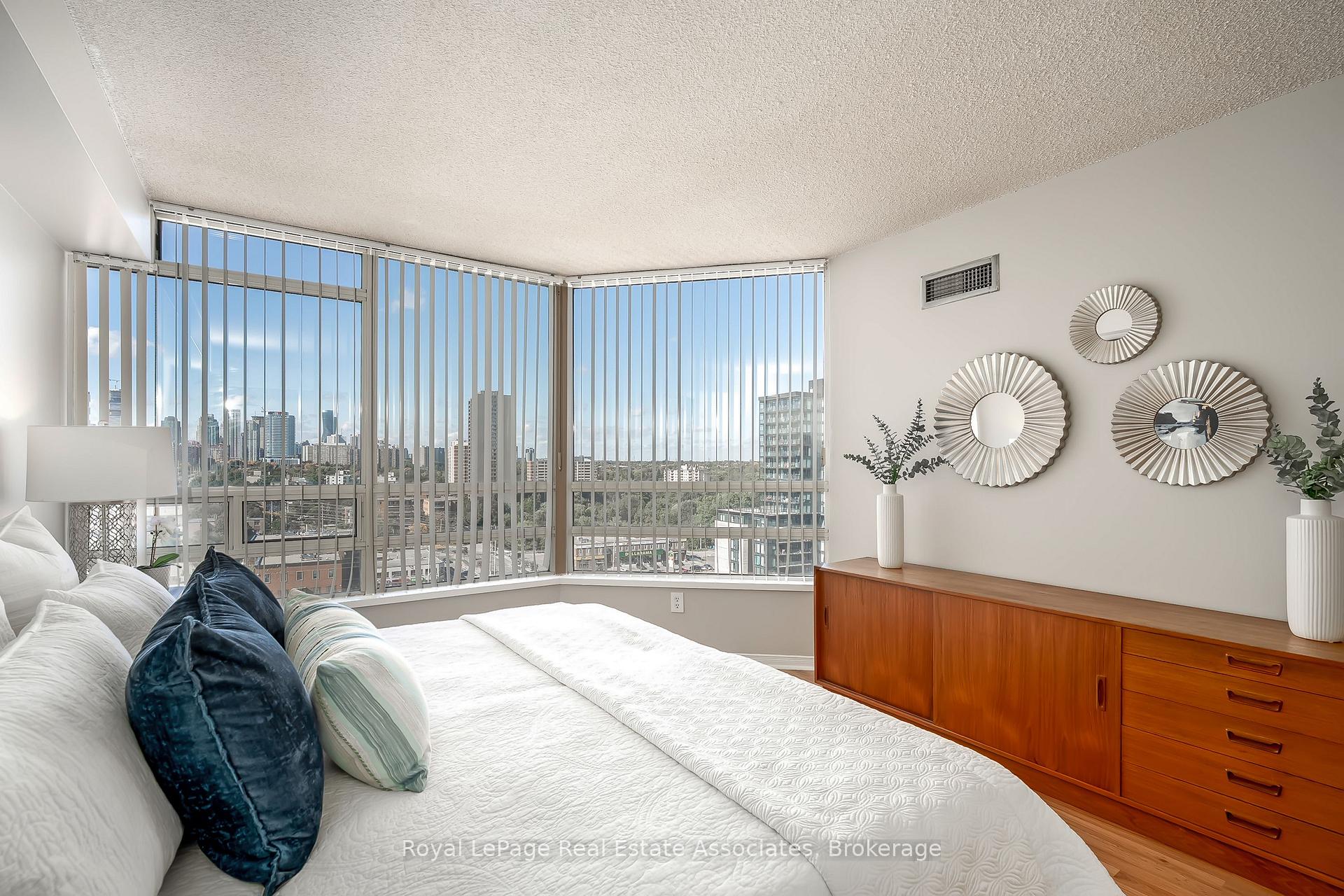Photo 24 of Unit 1611, 75 King Street E, Mississauga, Cooksville — HOMEH