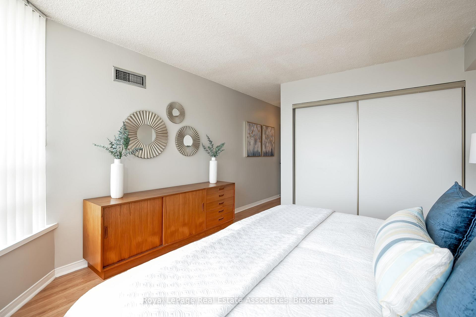 Photo 25 of Unit 1611, 75 King Street E, Mississauga, Cooksville — HOMEH