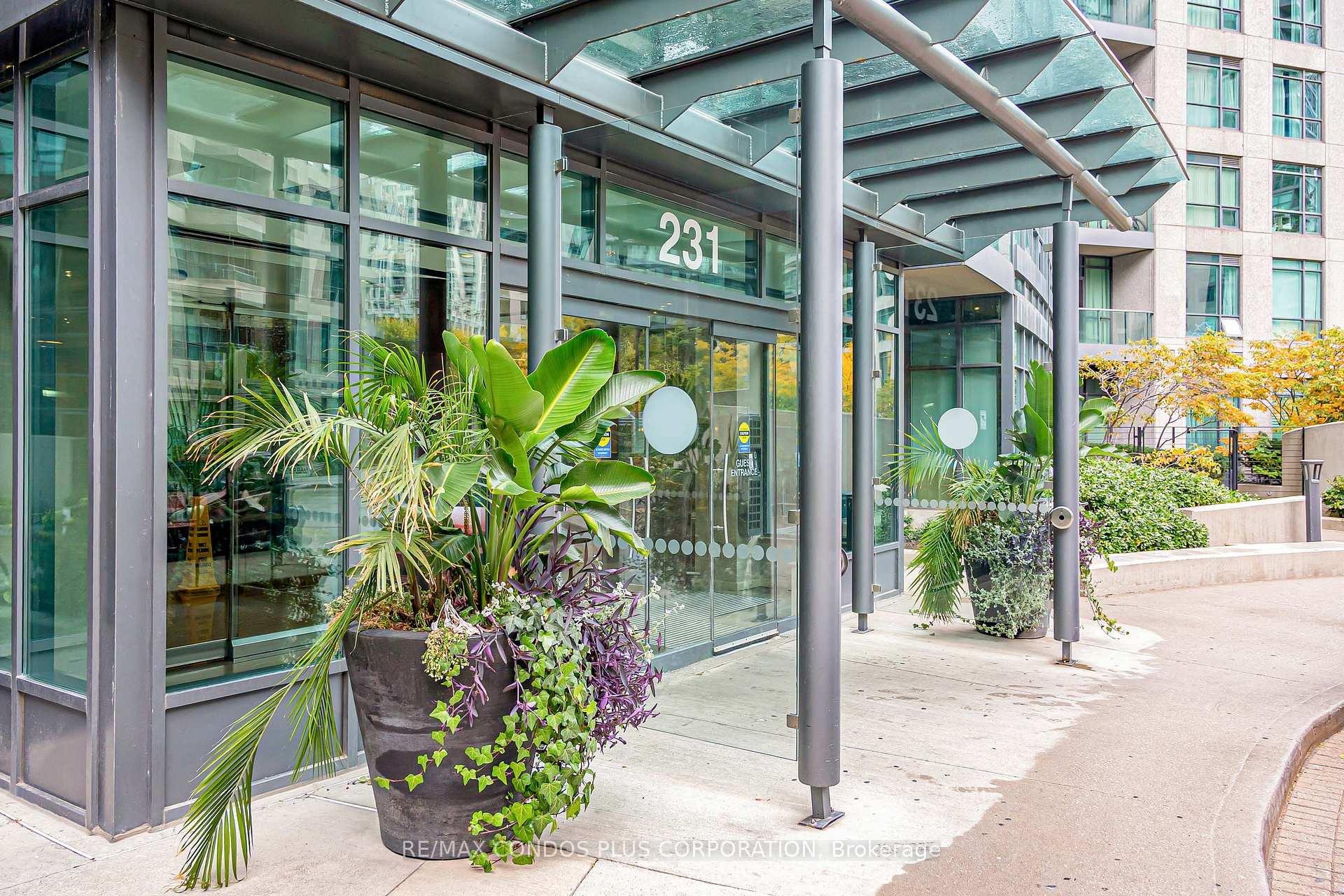 Photo 3 of Unit 1609, 231 Fort York Boulevard, Toronto, Niagara — HOMEH