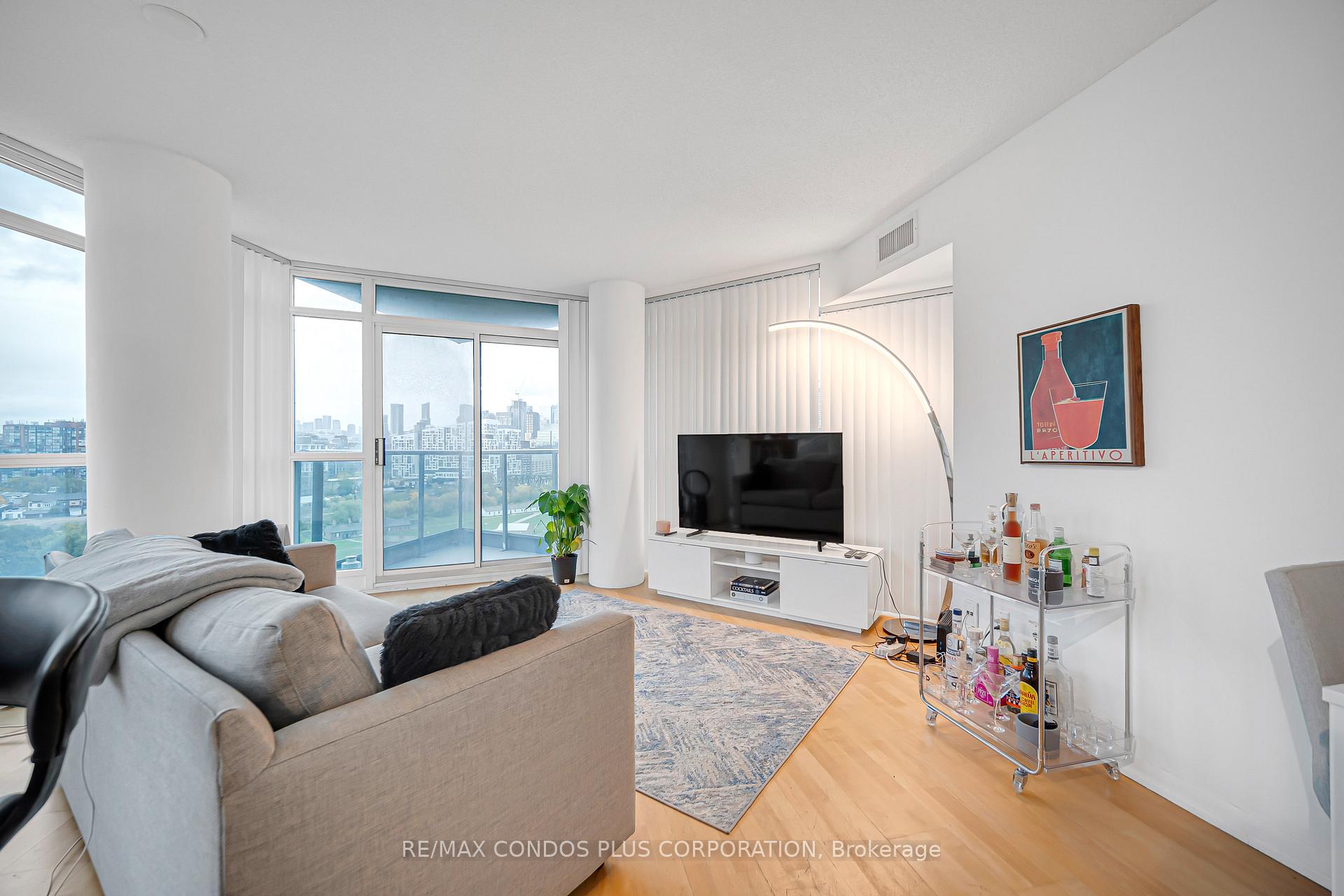 Photo 5 of Unit 1609, 231 Fort York Boulevard, Toronto, Niagara — HOMEH