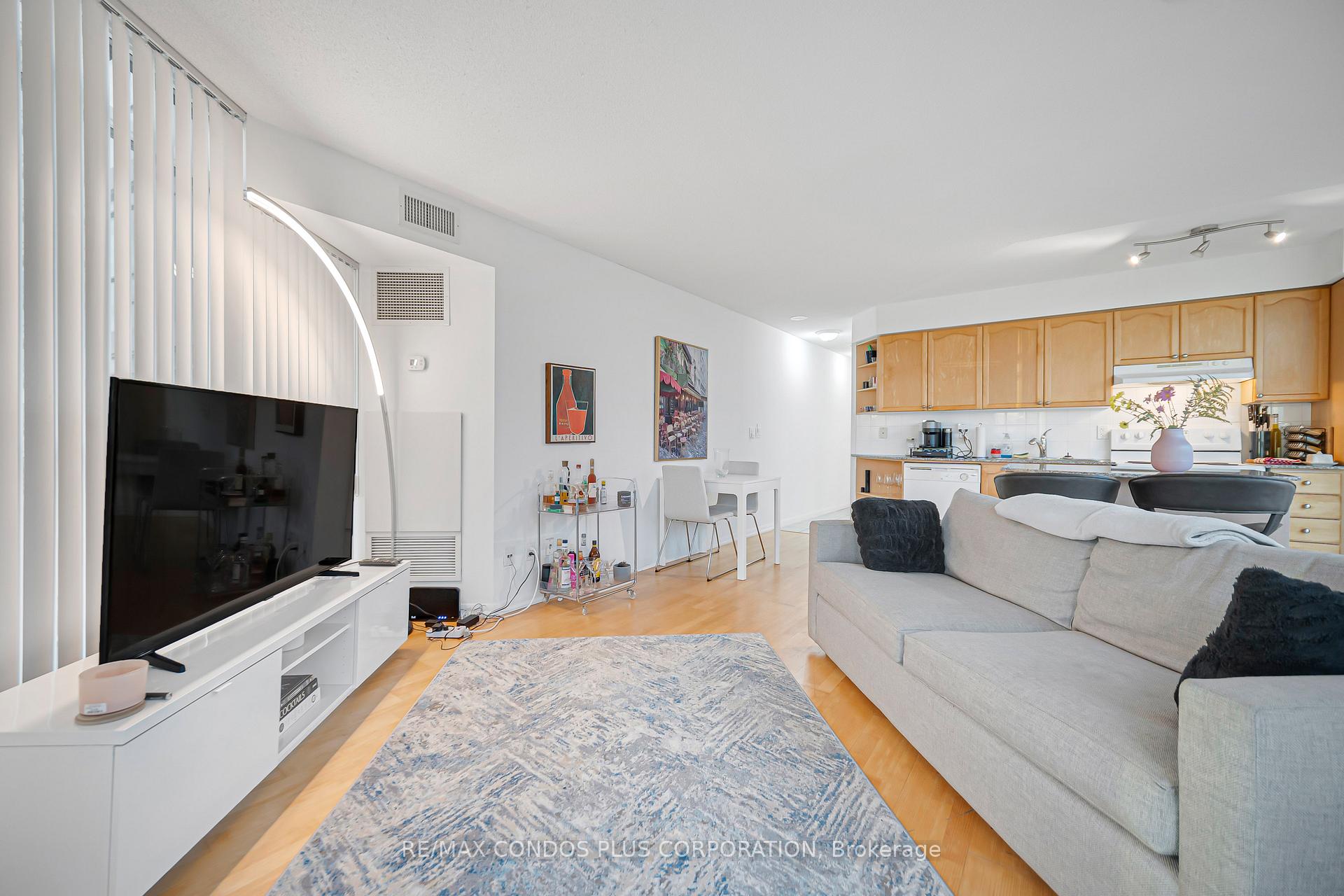 Photo 7 of Unit 1609, 231 Fort York Boulevard, Toronto, Niagara — HOMEH