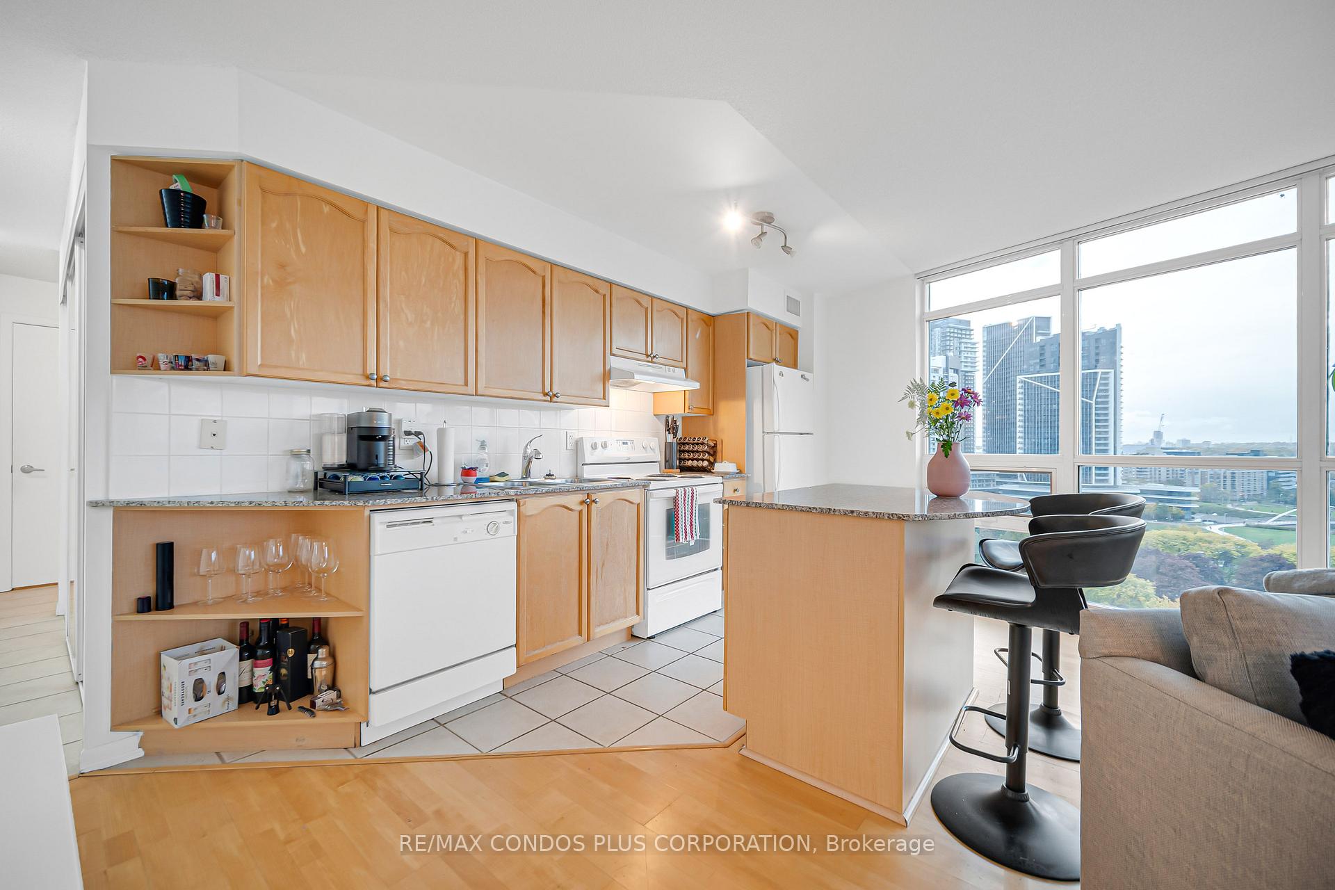 Photo 9 of Unit 1609, 231 Fort York Boulevard, Toronto, Niagara — HOMEH