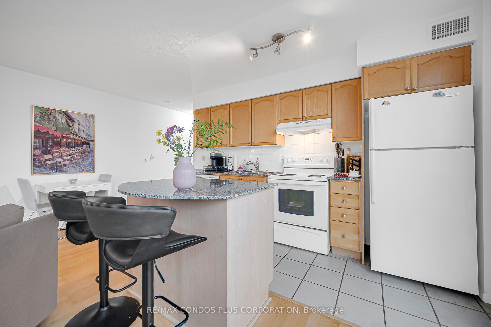 Photo 12 of Unit 1609, 231 Fort York Boulevard, Toronto, Niagara — HOMEH