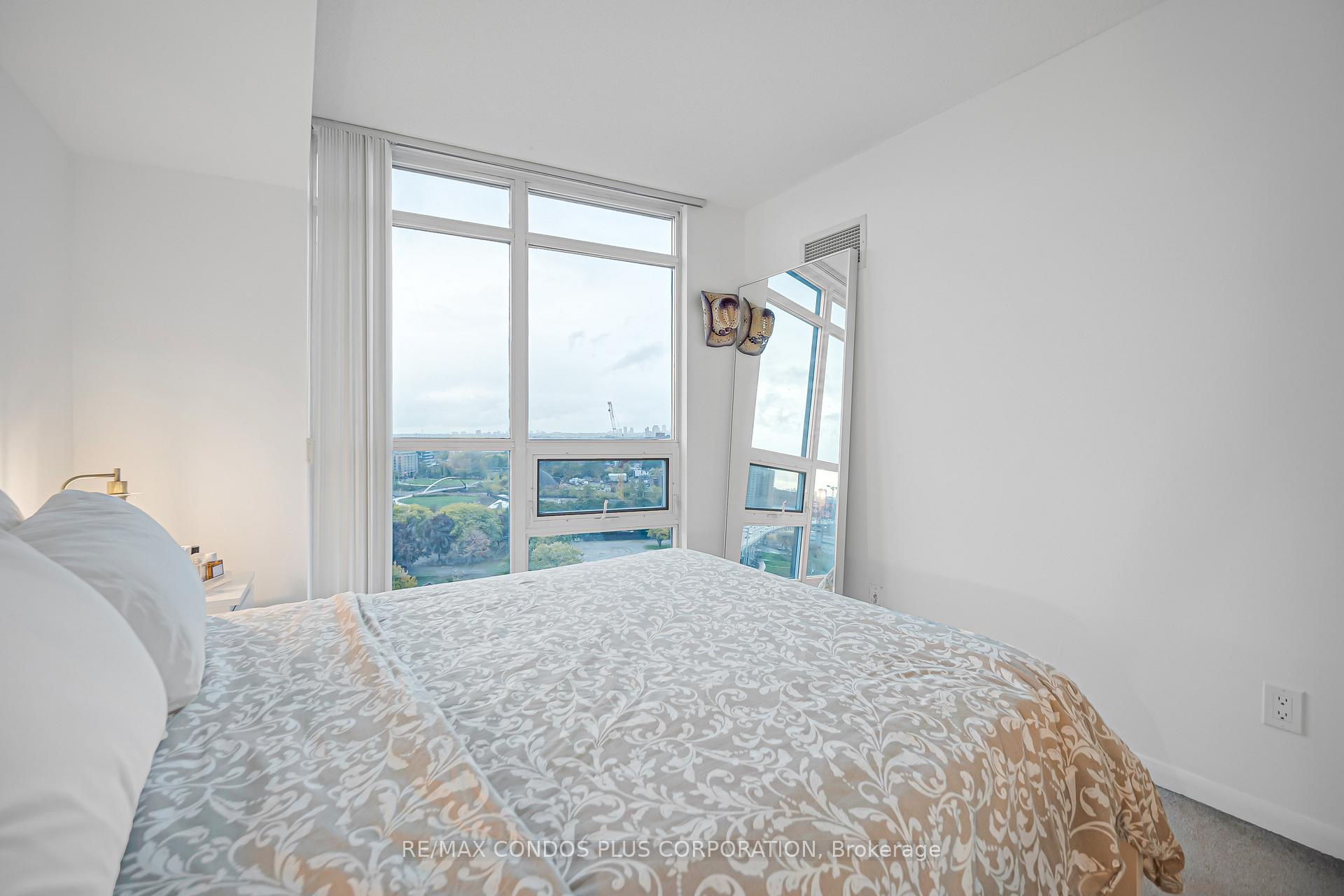 Photo 15 of Unit 1609, 231 Fort York Boulevard, Toronto, Niagara — HOMEH