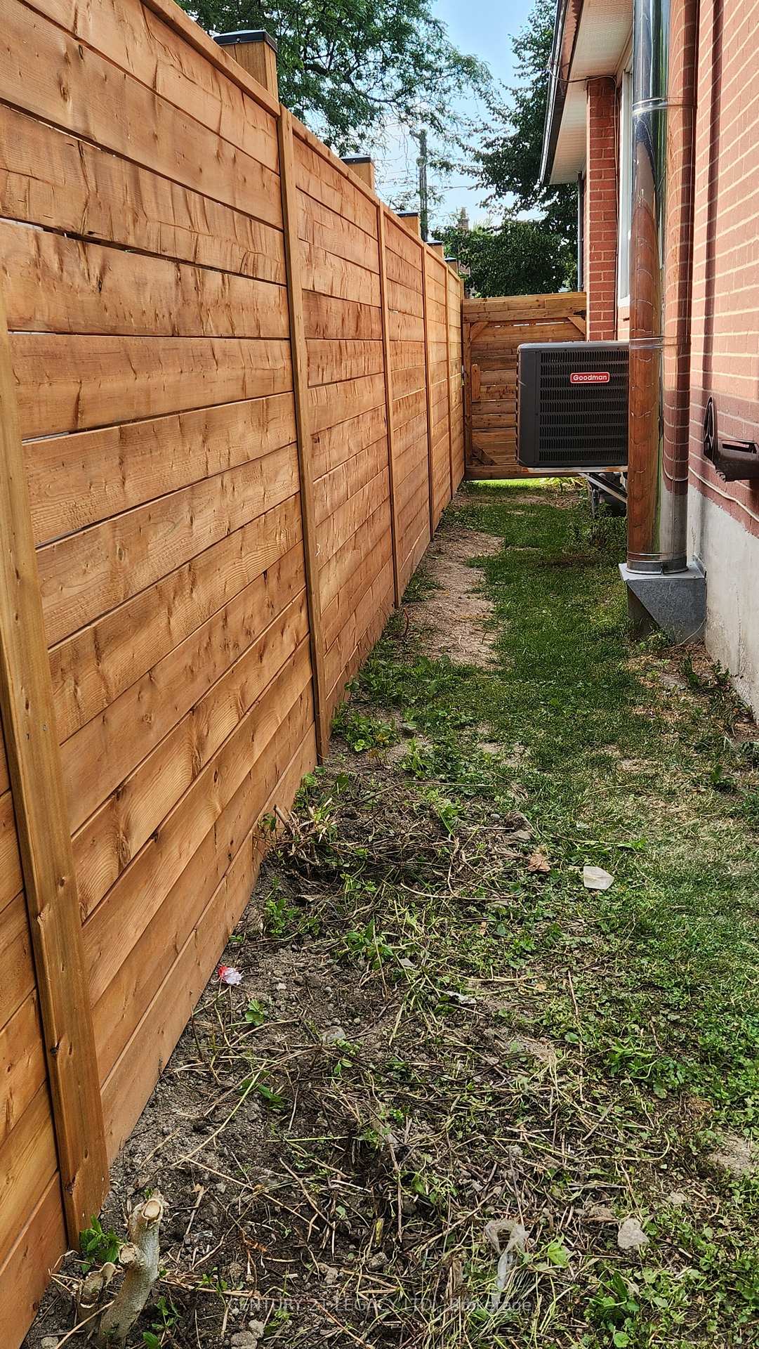 Photo 3 of 27 Par Avenue, Scarborough, Woburn — HOMEH