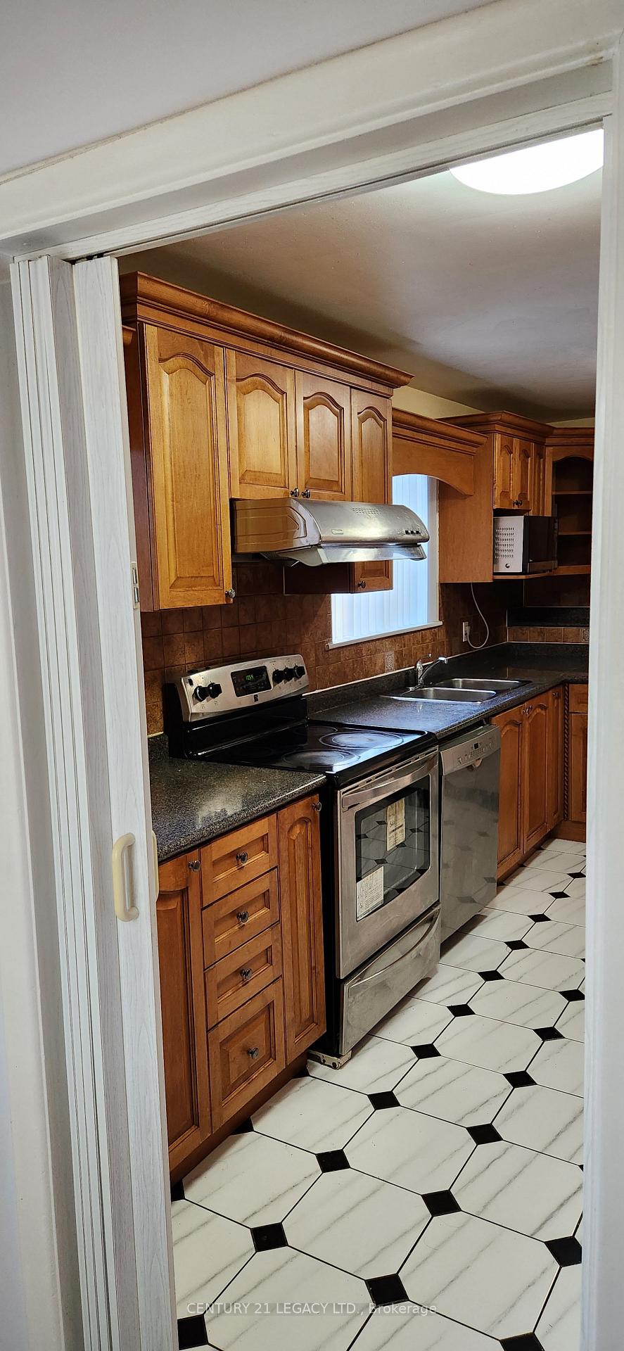Photo 7 of 27 Par Avenue, Scarborough, Woburn — HOMEH