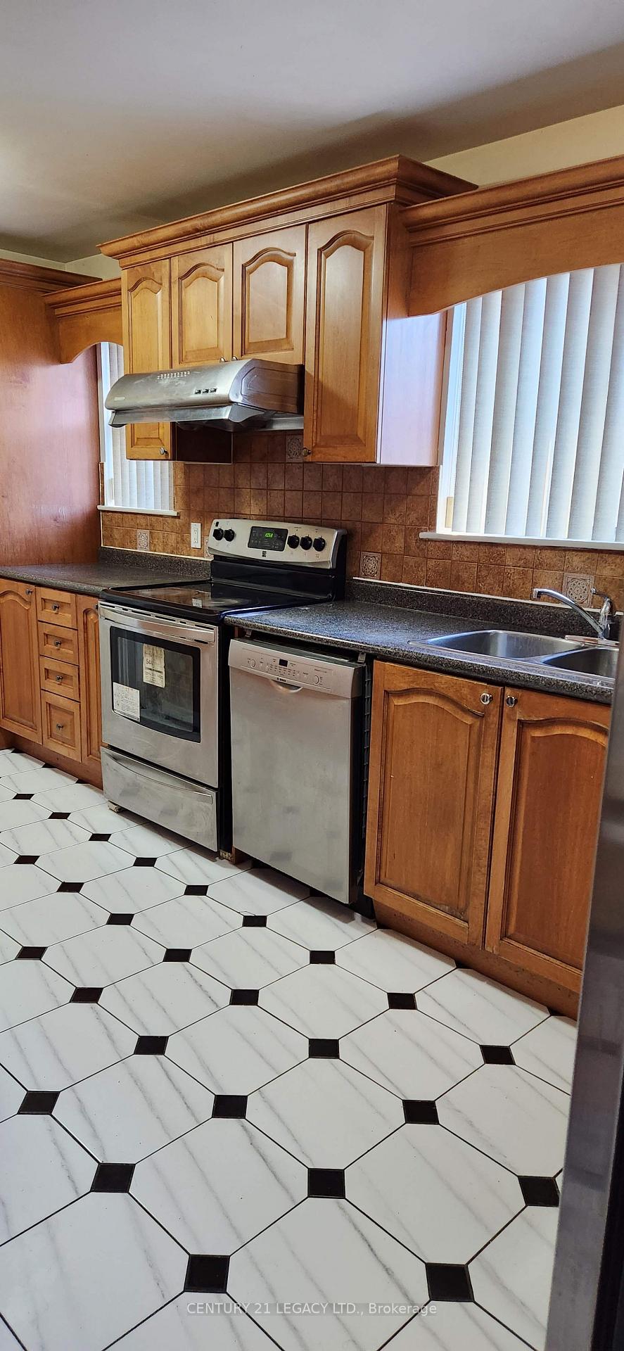 Photo 9 of 27 Par Avenue, Scarborough, Woburn — HOMEH