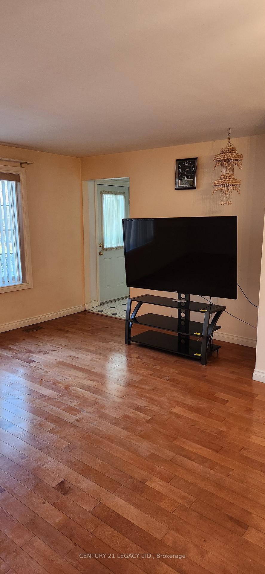 Photo 11 of 27 Par Avenue, Scarborough, Woburn — HOMEH