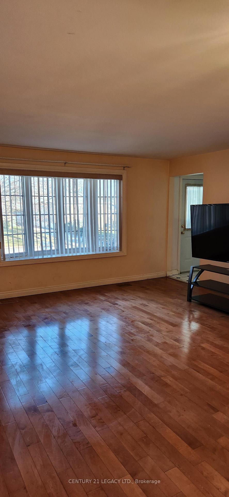 Photo 13 of 27 Par Avenue, Scarborough, Woburn — HOMEH