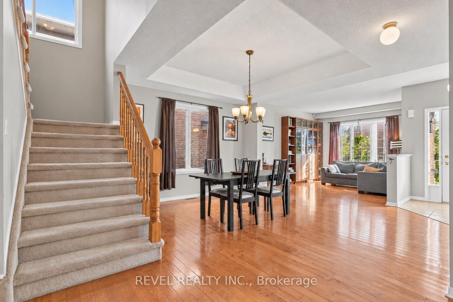 Photo 5 of 30 Sun King Crescent, Barrie, Innis-Shore — HOMEH