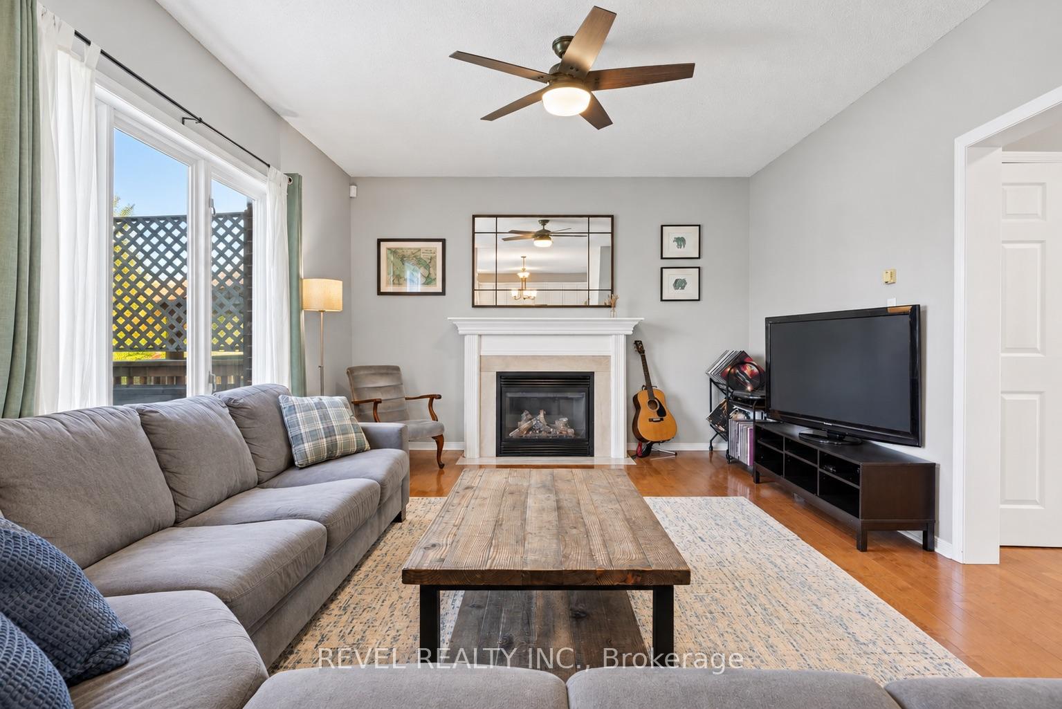 Photo 12 of 30 Sun King Crescent, Barrie, Innis-Shore — HOMEH