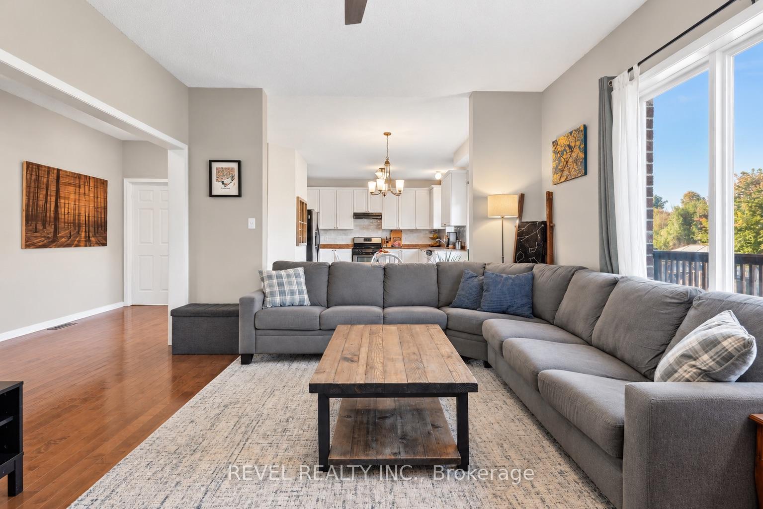 Photo 13 of 30 Sun King Crescent, Barrie, Innis-Shore — HOMEH