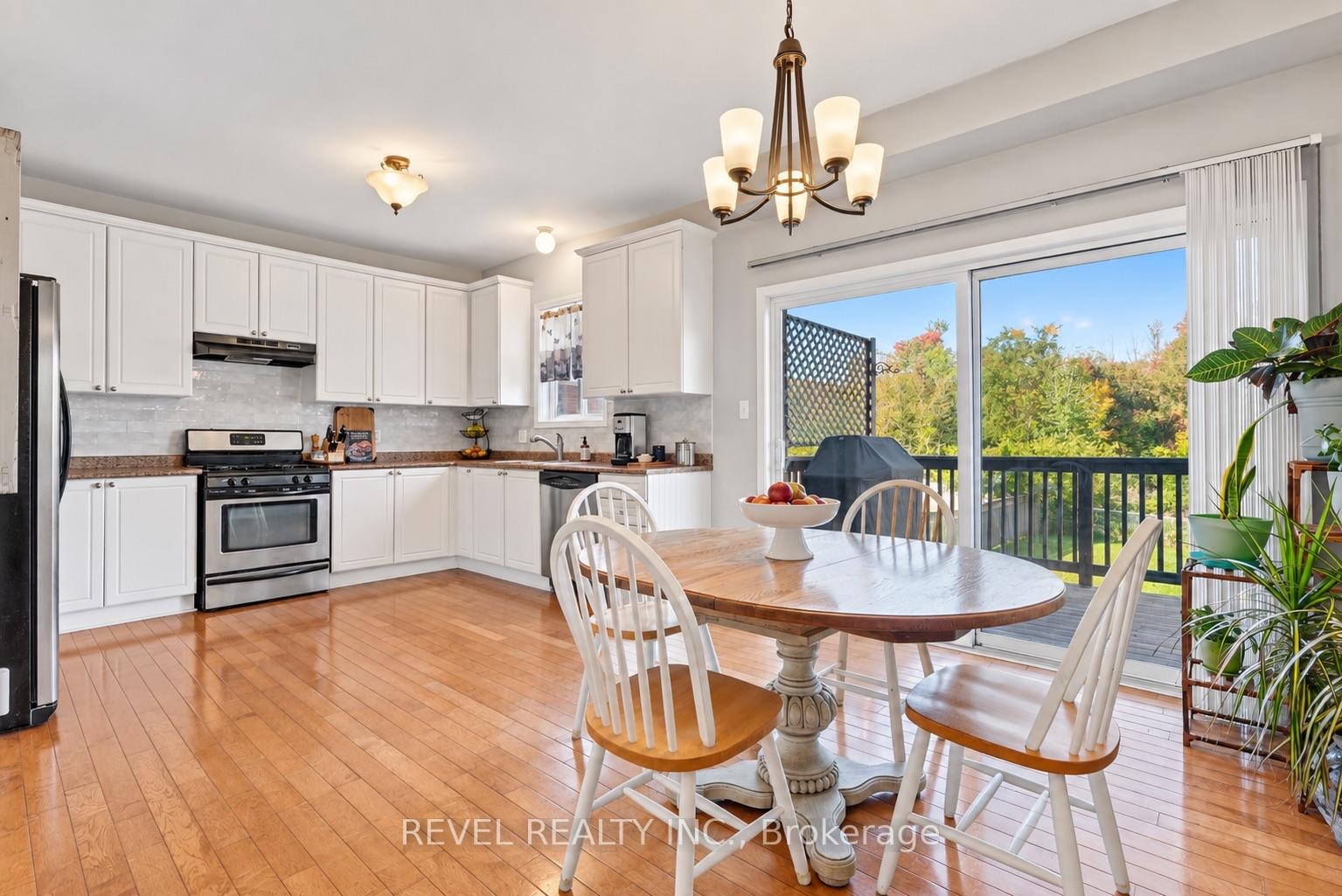 Photo 15 of 30 Sun King Crescent, Barrie, Innis-Shore — HOMEH