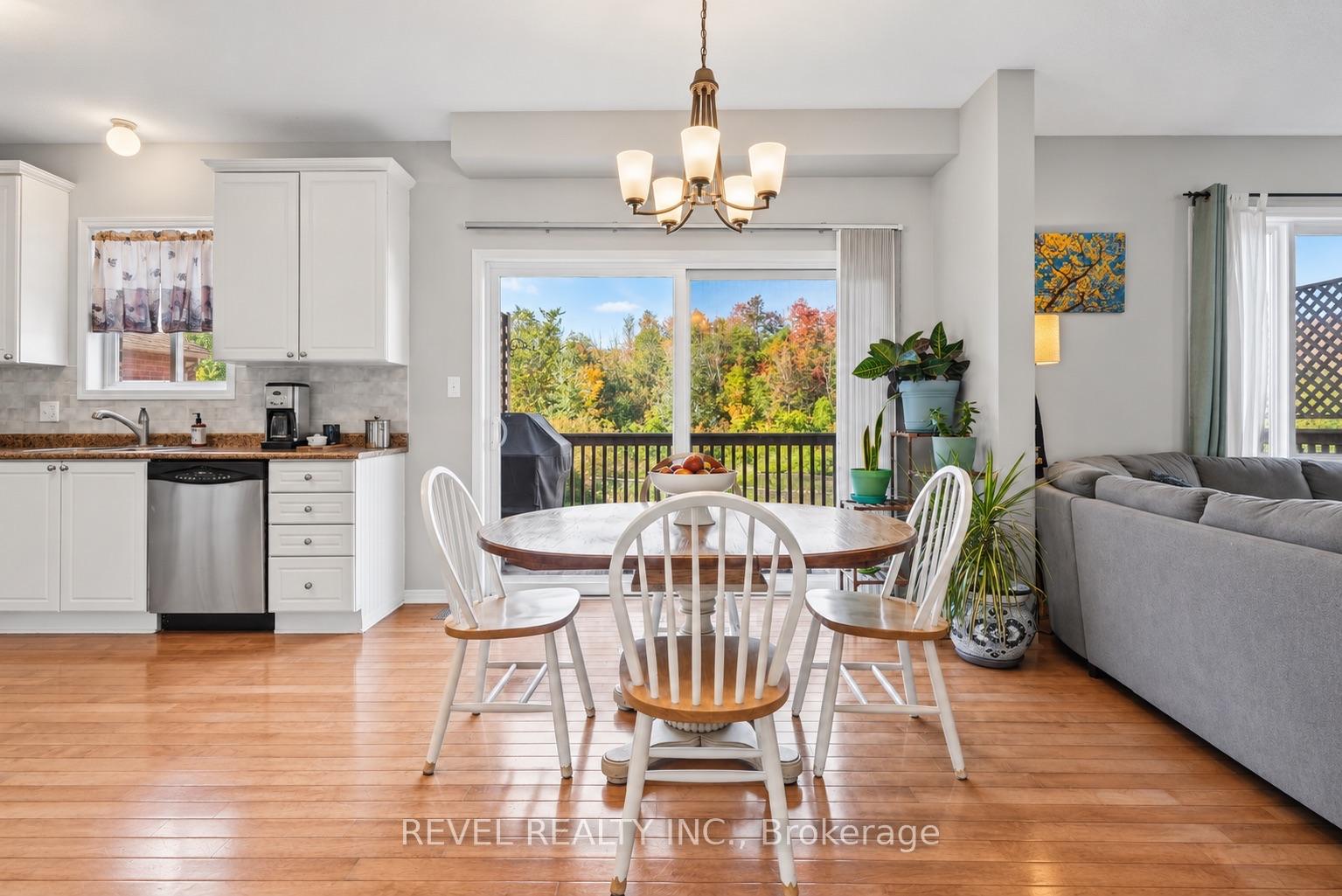 Photo 16 of 30 Sun King Crescent, Barrie, Innis-Shore — HOMEH