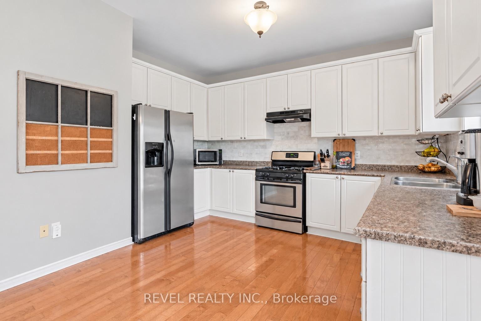 Photo 20 of 30 Sun King Crescent, Barrie, Innis-Shore — HOMEH