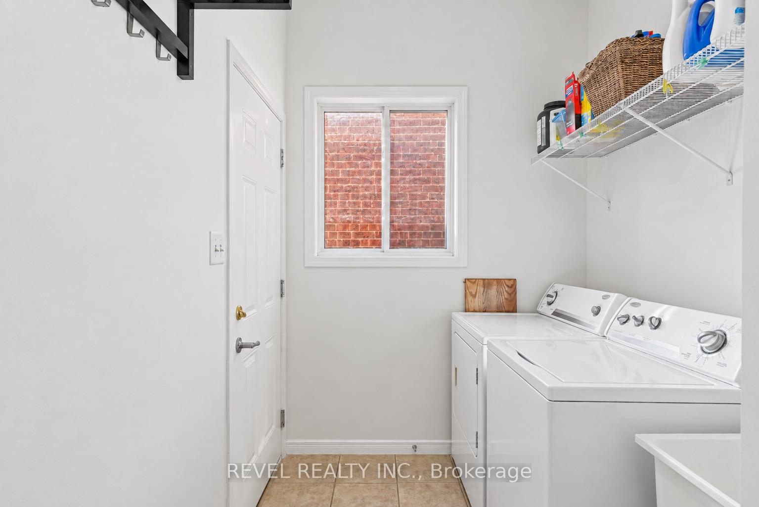 Photo 22 of 30 Sun King Crescent, Barrie, Innis-Shore — HOMEH
