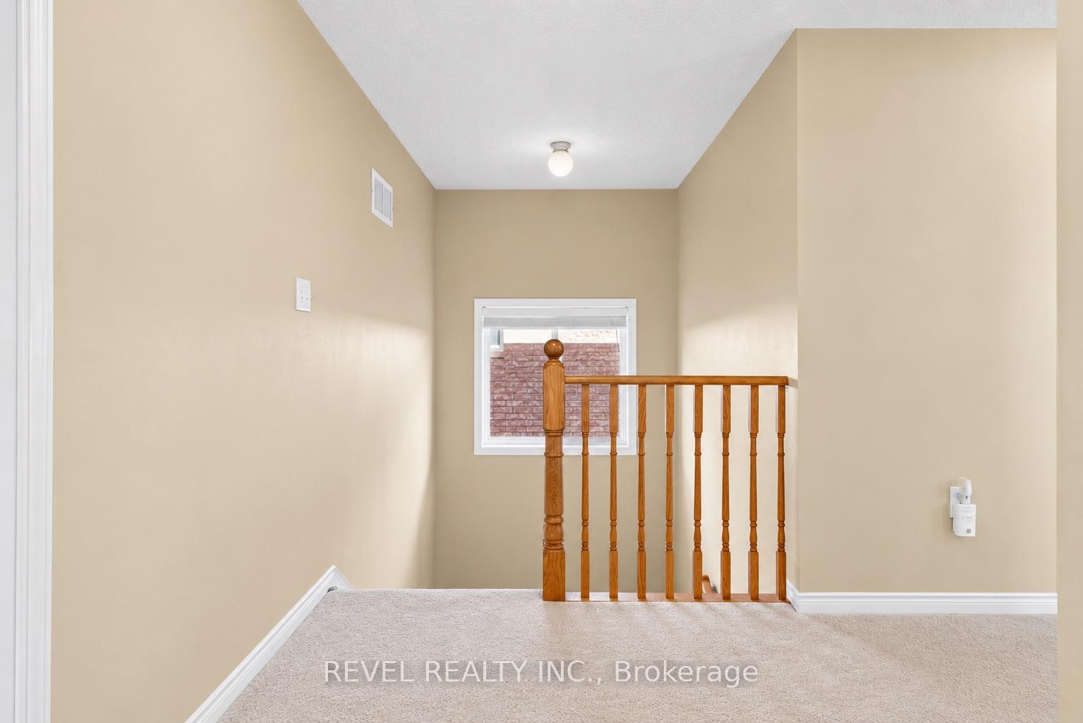 Photo 23 of 30 Sun King Crescent, Barrie, Innis-Shore — HOMEH