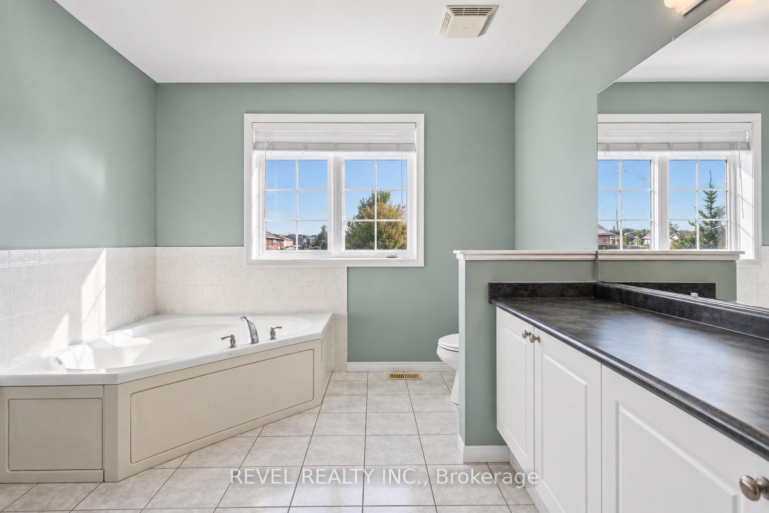 Photo 26 of 30 Sun King Crescent, Barrie, Innis-Shore — HOMEH