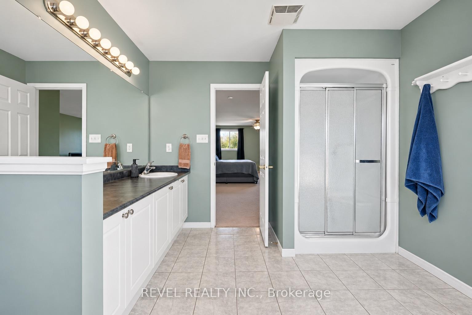 Photo 27 of 30 Sun King Crescent, Barrie, Innis-Shore — HOMEH