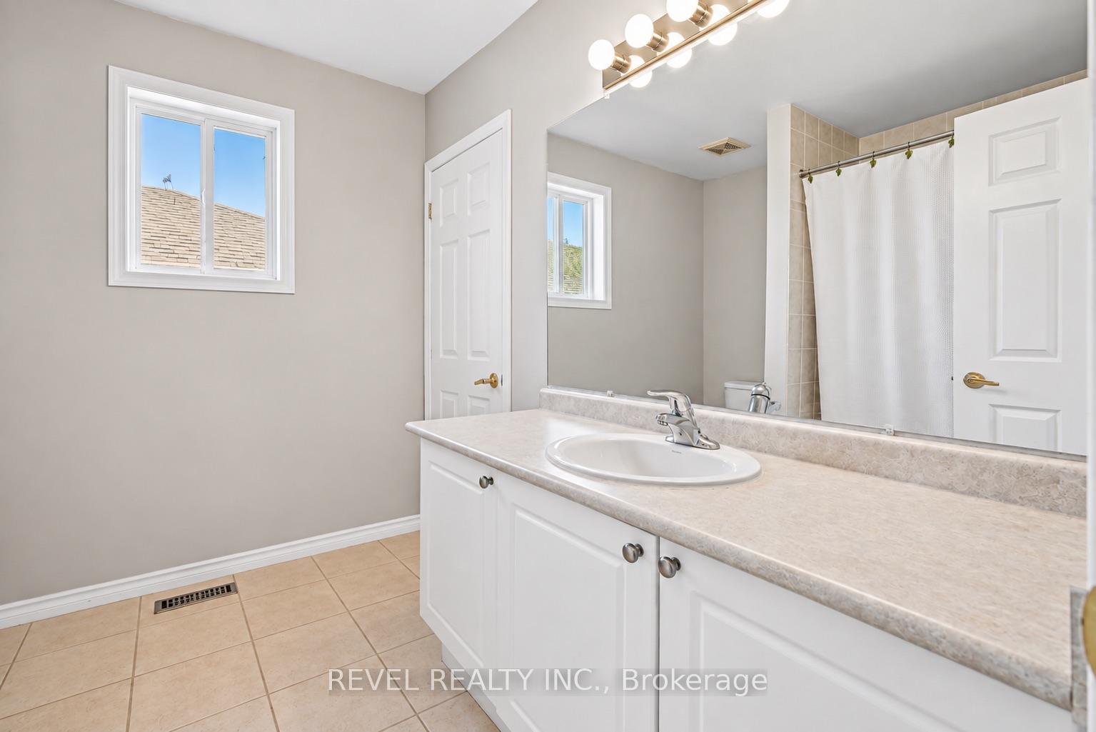 Photo 32 of 30 Sun King Crescent, Barrie, Innis-Shore — HOMEH