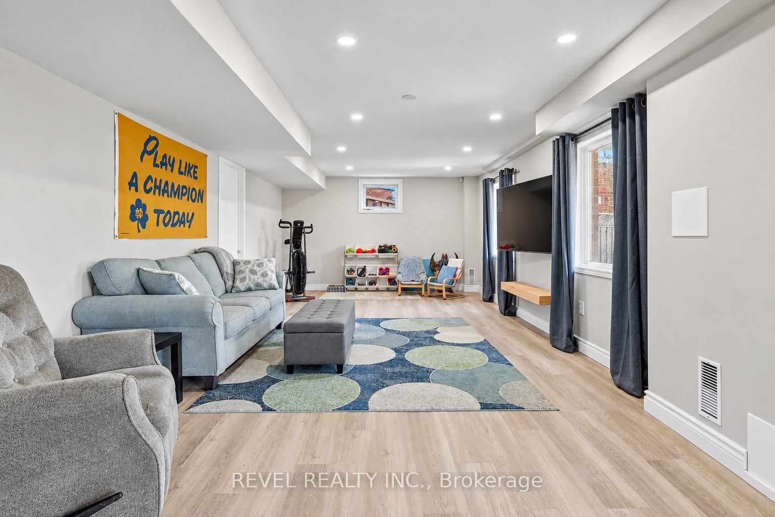 Photo 38 of 30 Sun King Crescent, Barrie, Innis-Shore — HOMEH