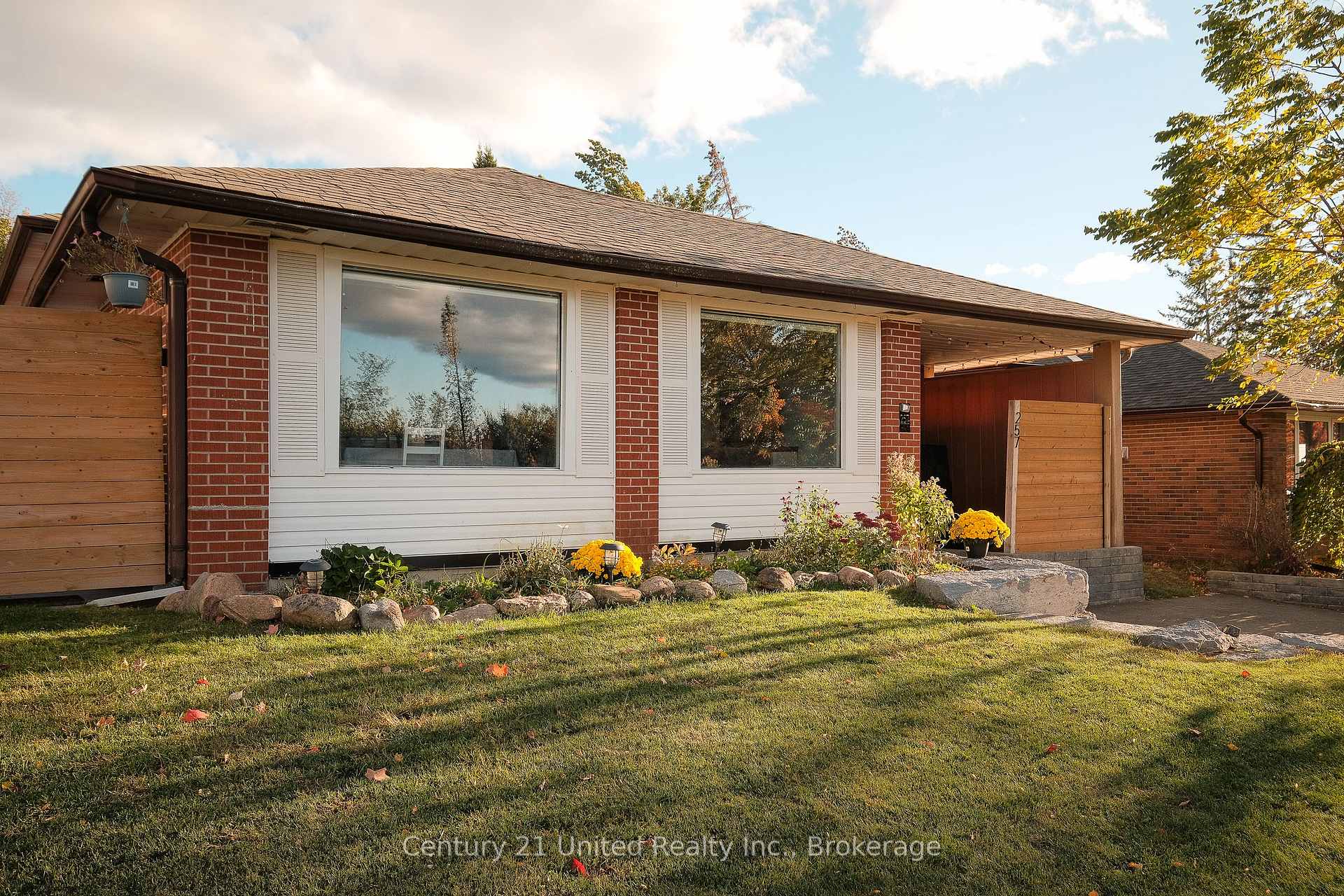 Photo 2 of 257 Riverview Heights, Peterborough, Ashburnham Ward 4 — HOMEH