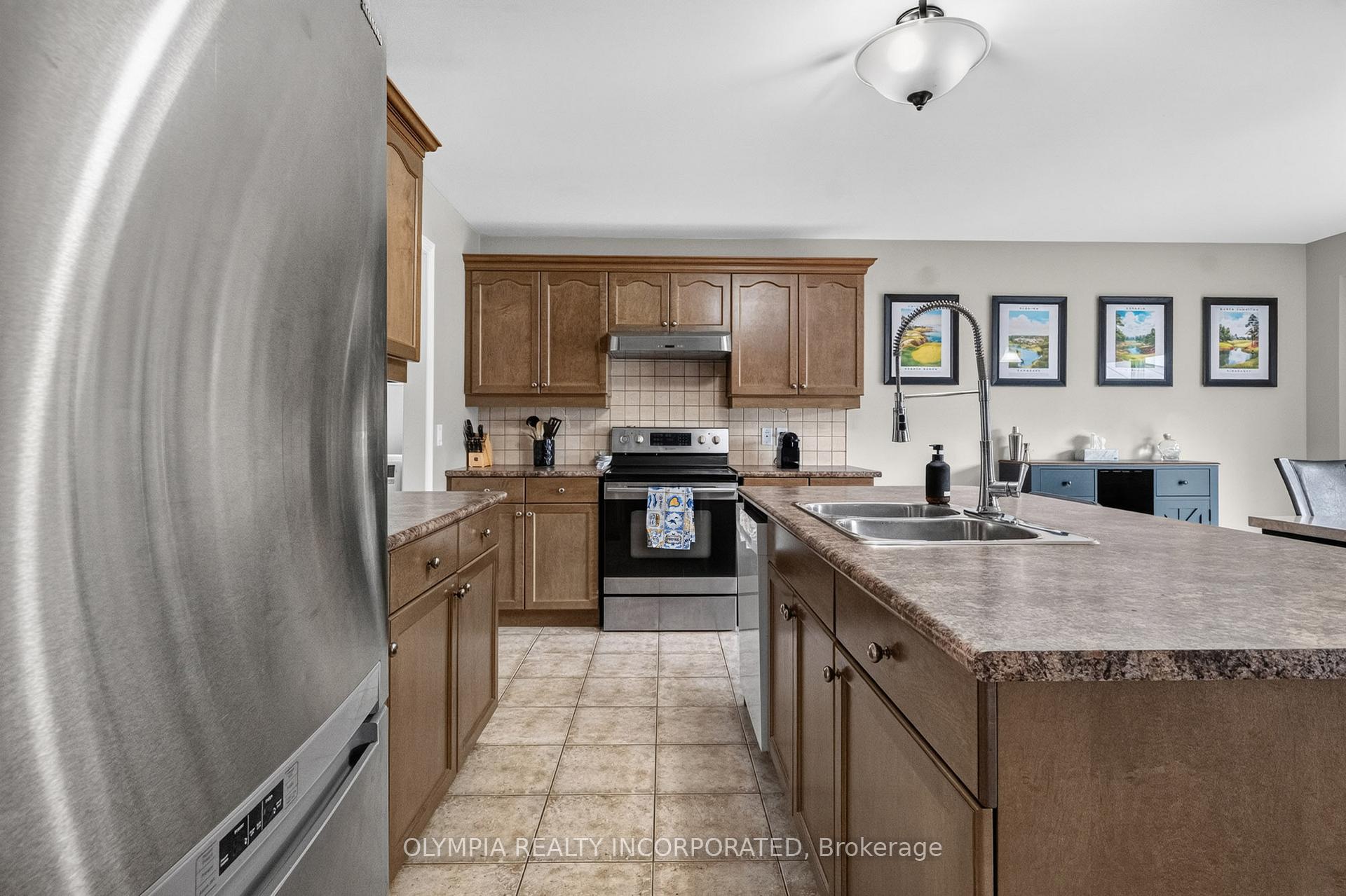 Photo 8 of 72 Tuliptree Road, Thorold, Confederation Heights — HOMEH