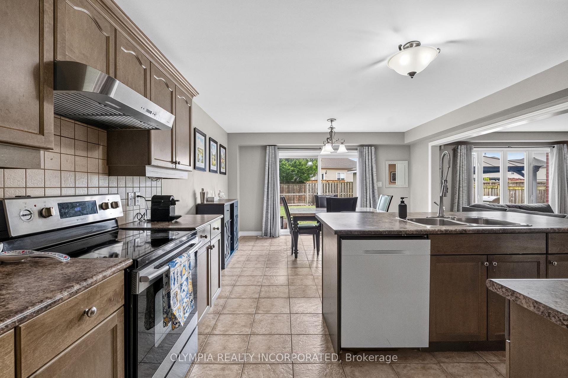 Photo 9 of 72 Tuliptree Road, Thorold, Confederation Heights — HOMEH