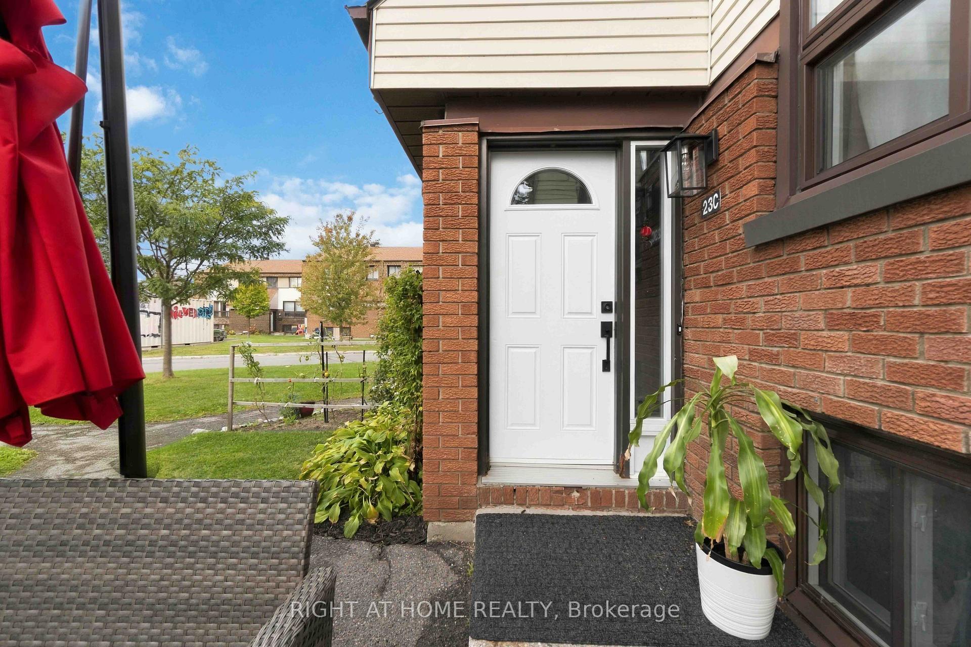 Photo 4 of Unit C, 23 Woodvale, Ottawa, Craig Henry/Woodvale — HOMEH