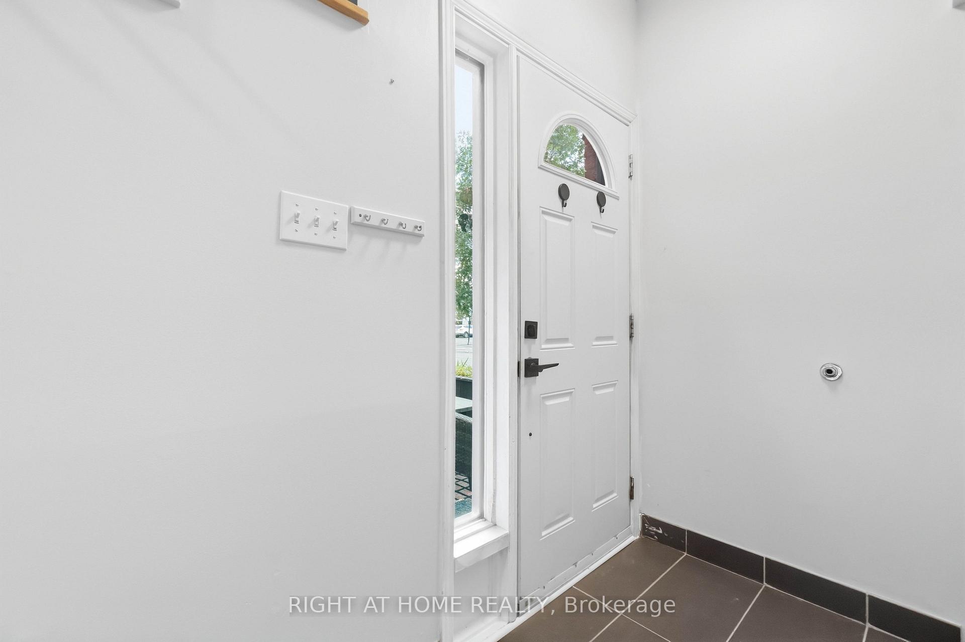 Photo 5 of Unit C, 23 Woodvale, Ottawa, Craig Henry/Woodvale — HOMEH