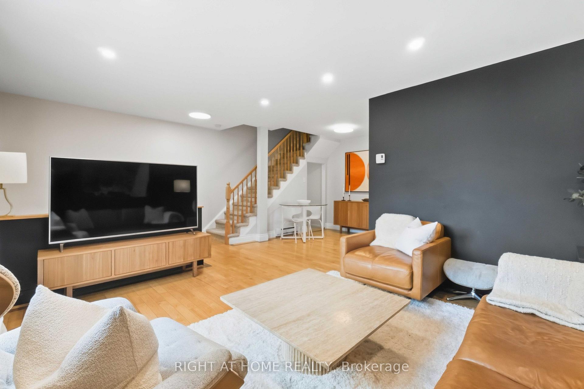 Photo 10 of Unit C, 23 Woodvale, Ottawa, Craig Henry/Woodvale — HOMEH