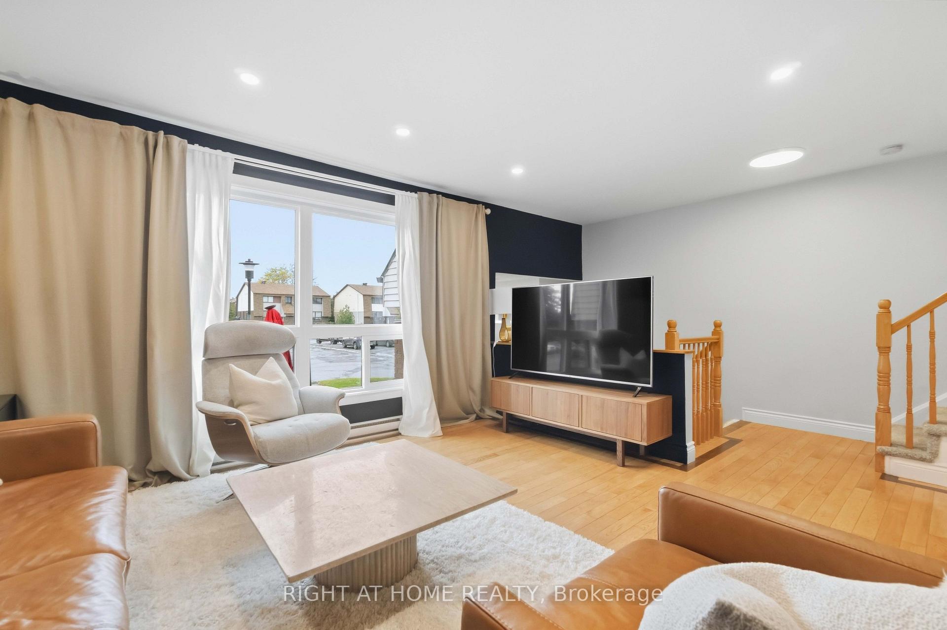 Photo 11 of Unit C, 23 Woodvale, Ottawa, Craig Henry/Woodvale — HOMEH