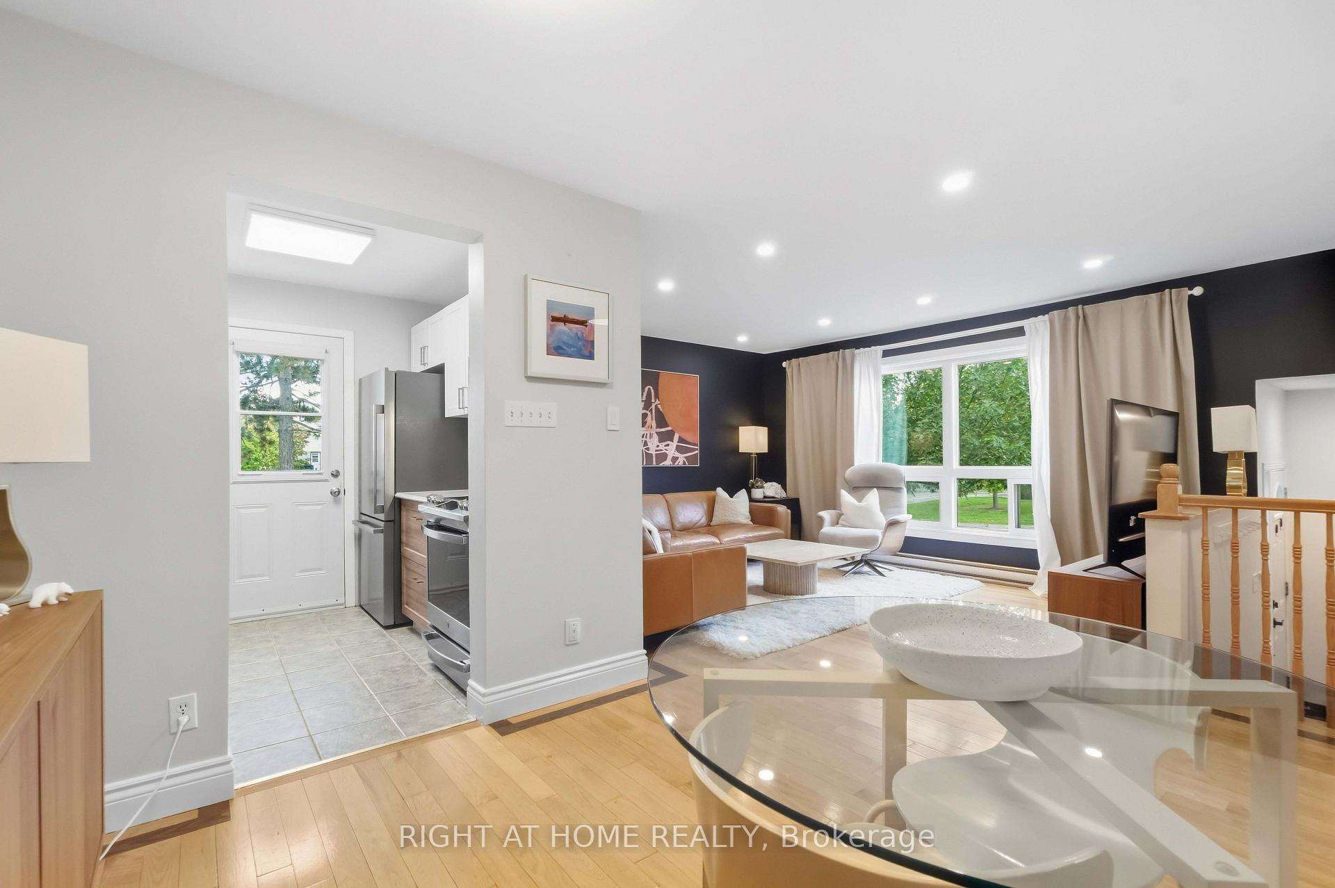 Photo 13 of Unit C, 23 Woodvale, Ottawa, Craig Henry/Woodvale — HOMEH