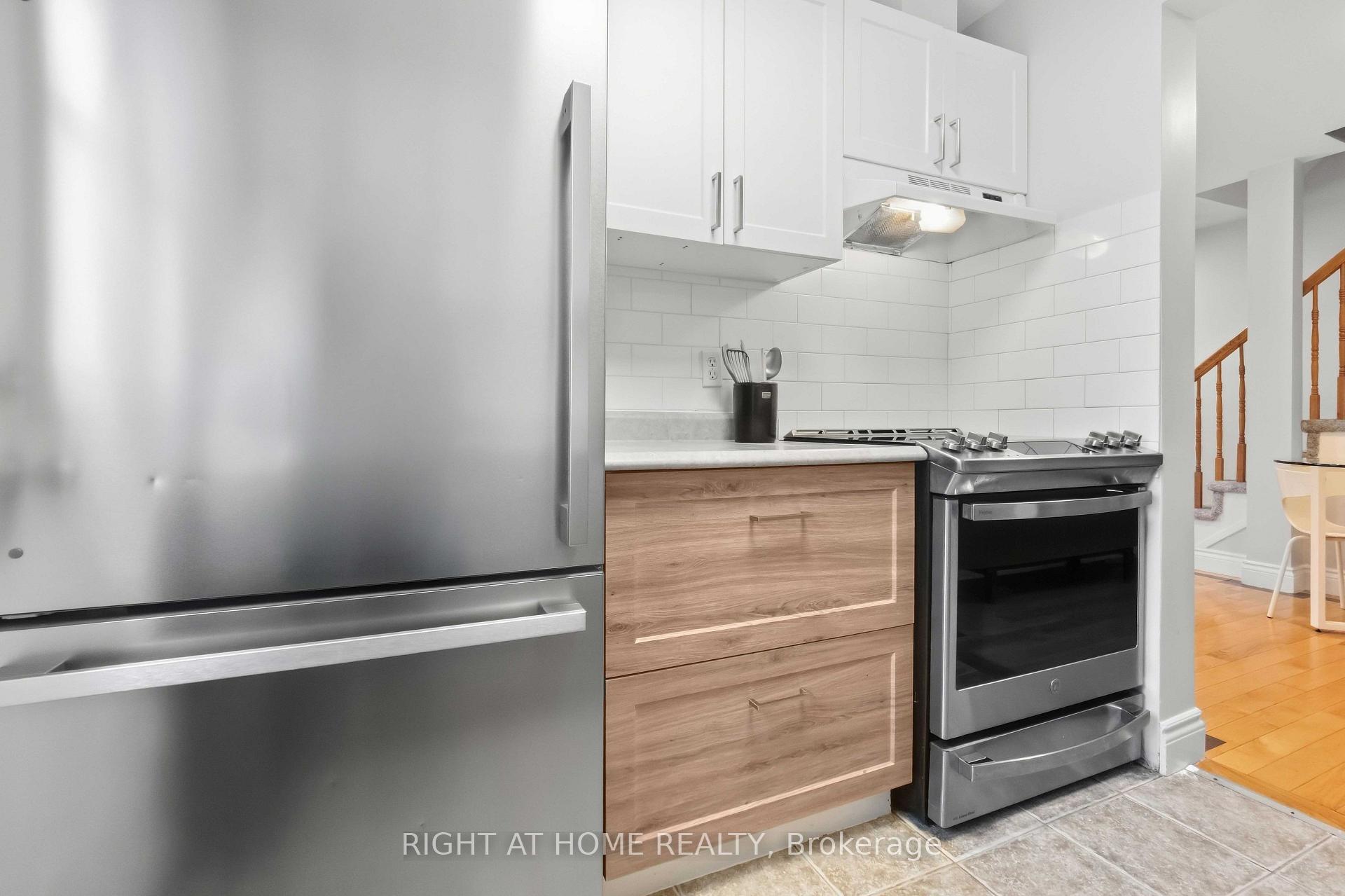 Photo 16 of Unit C, 23 Woodvale, Ottawa, Craig Henry/Woodvale — HOMEH