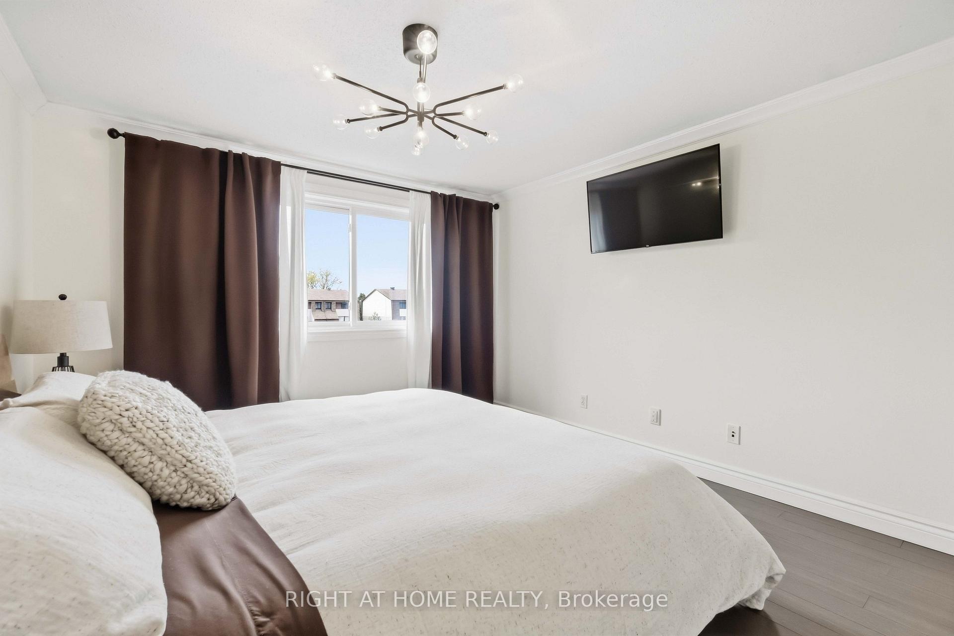 Photo 21 of Unit C, 23 Woodvale, Ottawa, Craig Henry/Woodvale — HOMEH