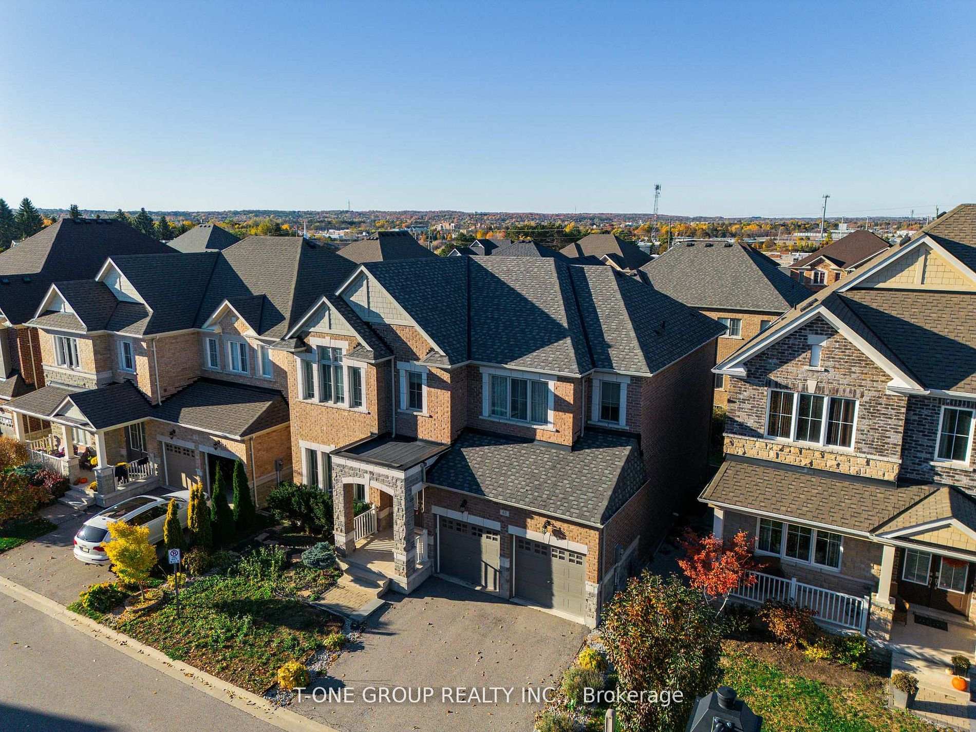 Photo 2 of 63 Ken Sinclair Crescent, Aurora, Aurora Estates — HOMEH