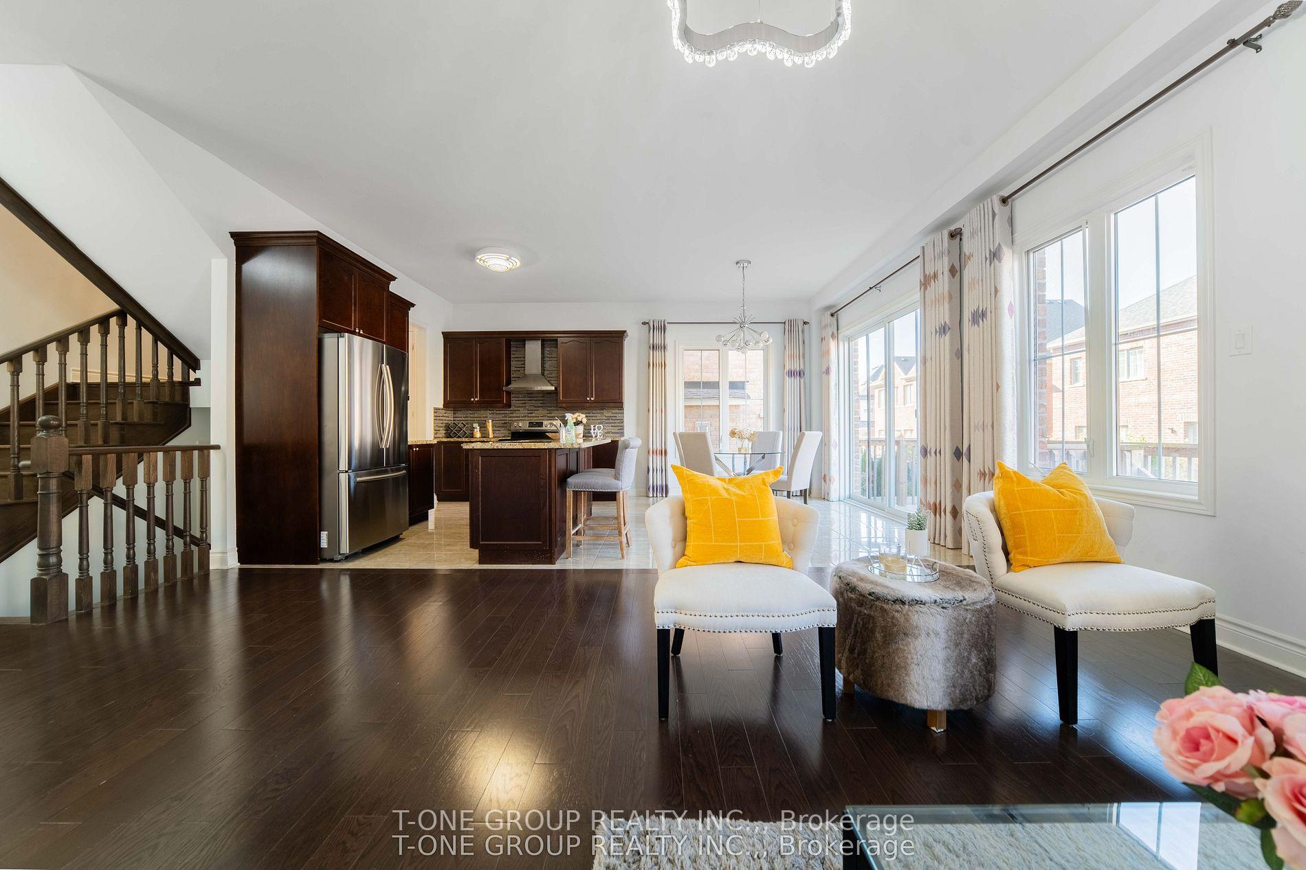 Photo 10 of 63 Ken Sinclair Crescent, Aurora, Aurora Estates — HOMEH
