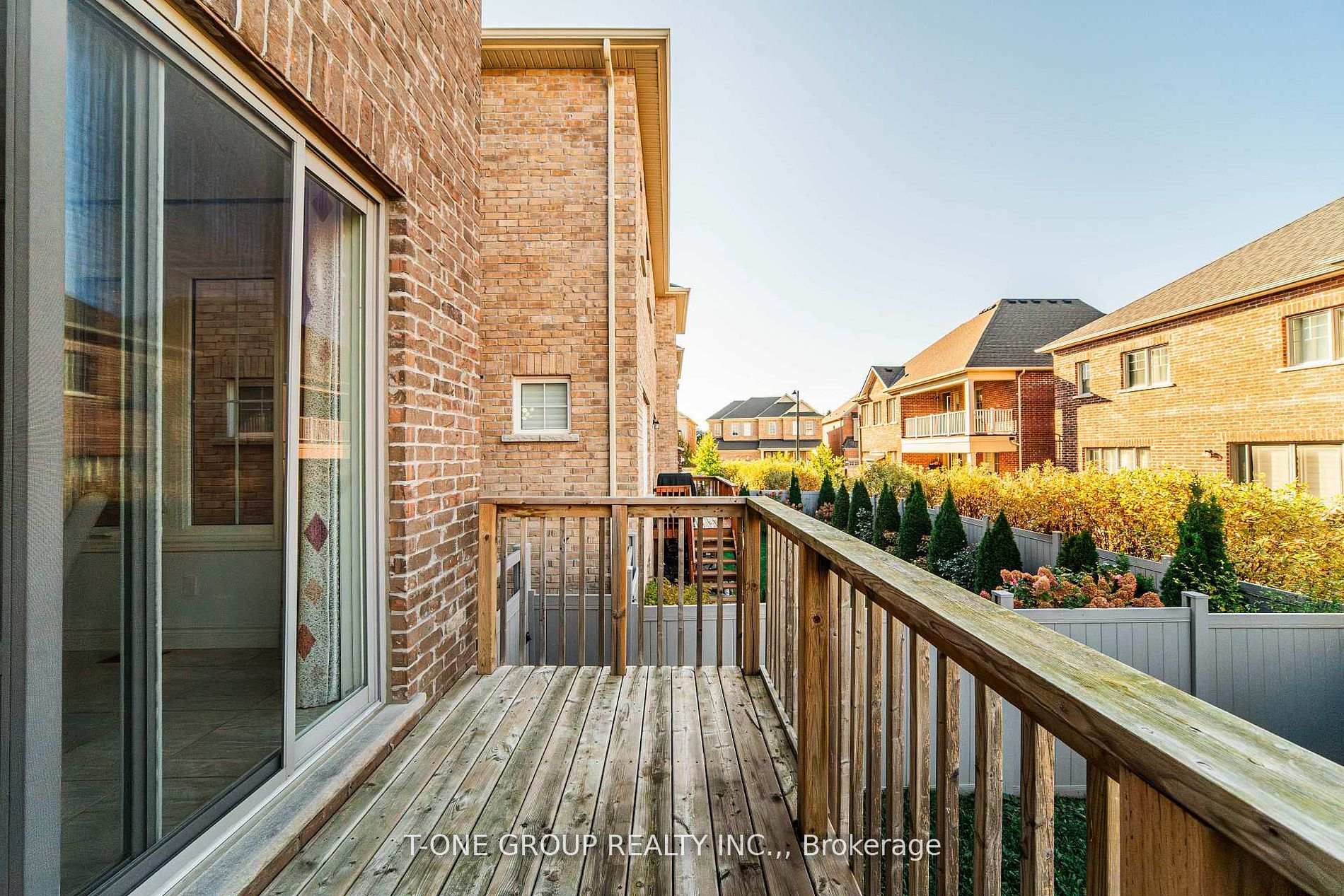Photo 37 of 63 Ken Sinclair Crescent, Aurora, Aurora Estates — HOMEH