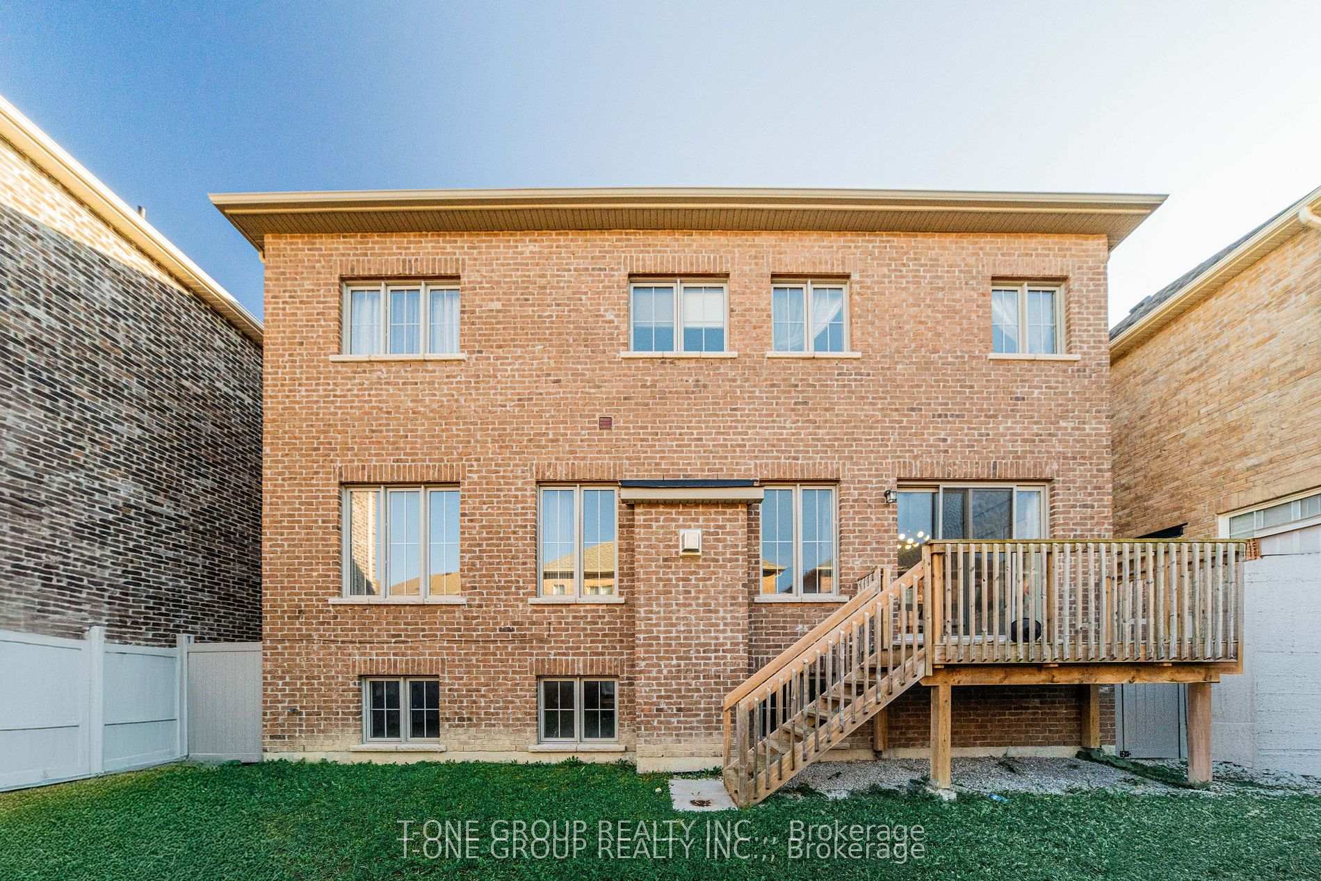 Photo 38 of 63 Ken Sinclair Crescent, Aurora, Aurora Estates — HOMEH