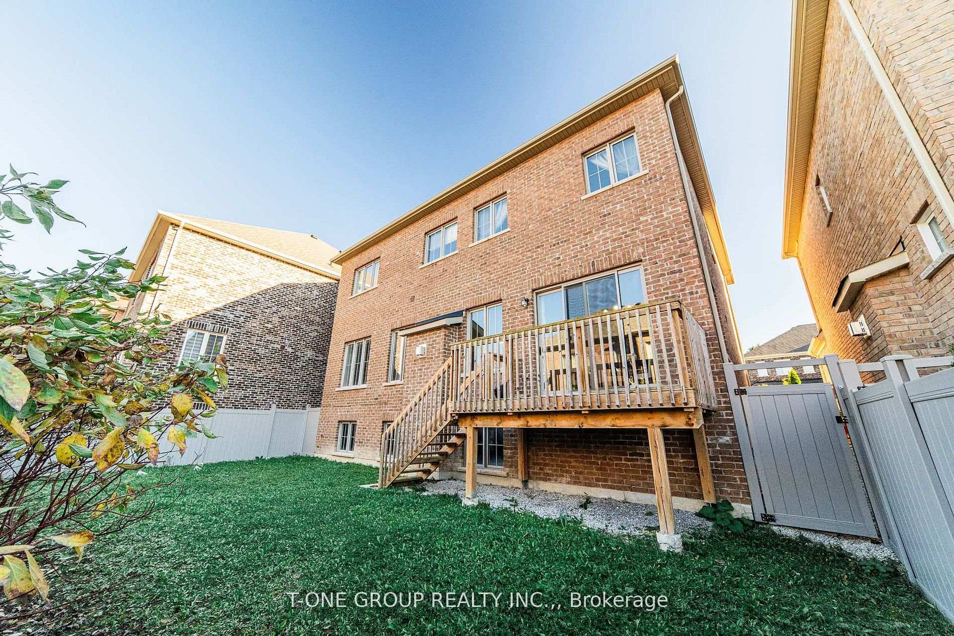 Photo 39 of 63 Ken Sinclair Crescent, Aurora, Aurora Estates — HOMEH
