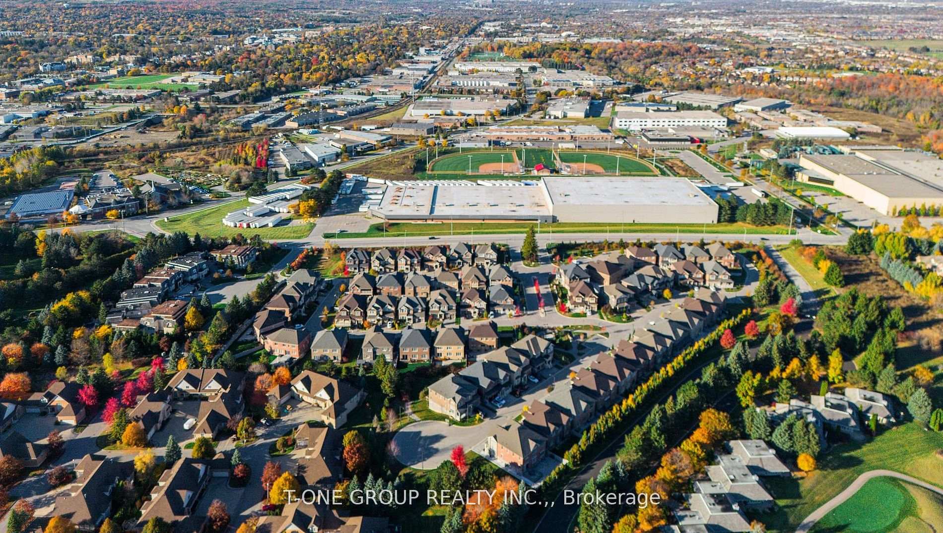 Photo 40 of 63 Ken Sinclair Crescent, Aurora, Aurora Estates — HOMEH
