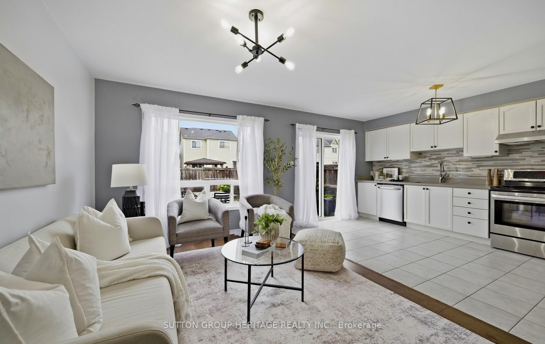 Photo 5 of 1431 Glaspell Crescent, Oshawa, Pinecrest — HOMEH