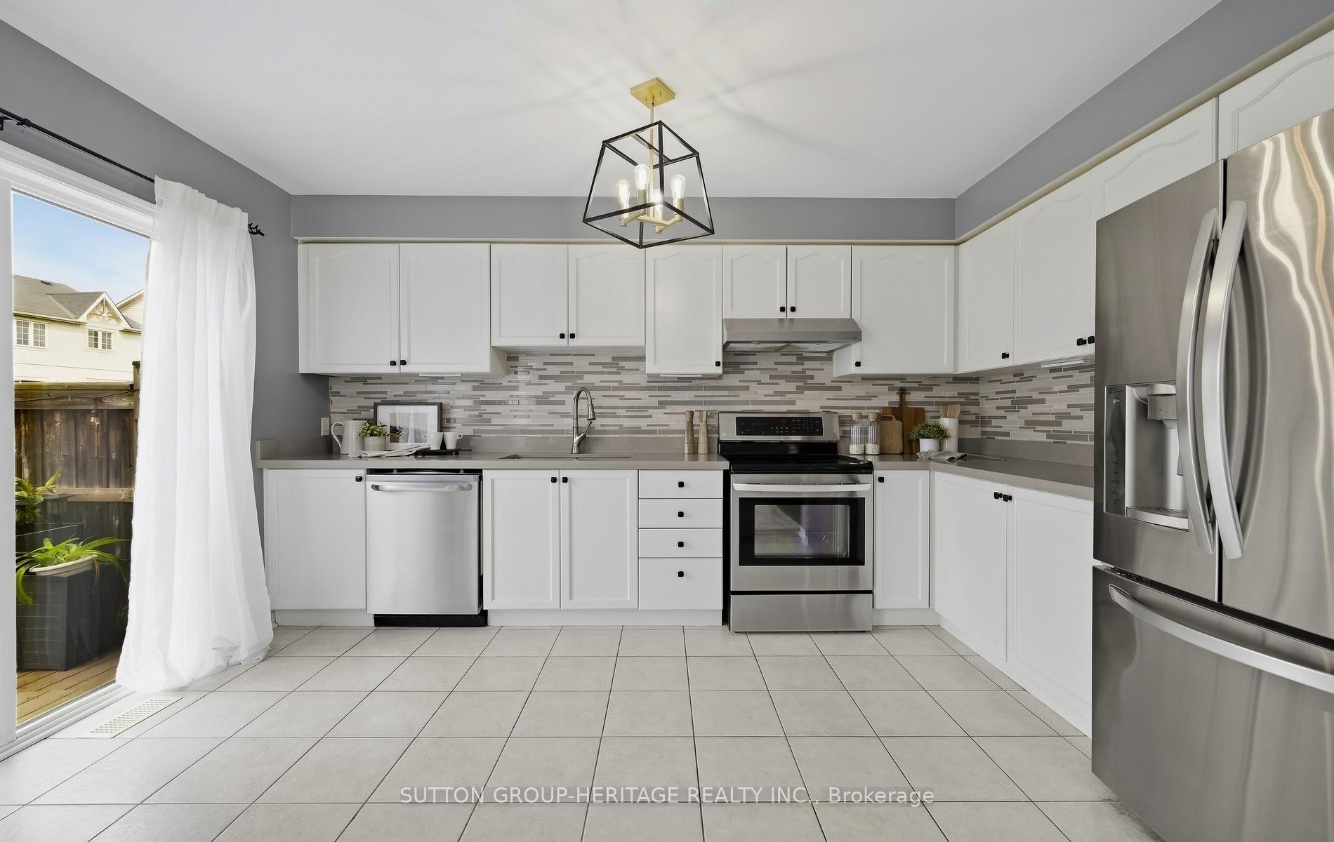 Photo 6 of 1431 Glaspell Crescent, Oshawa, Pinecrest — HOMEH