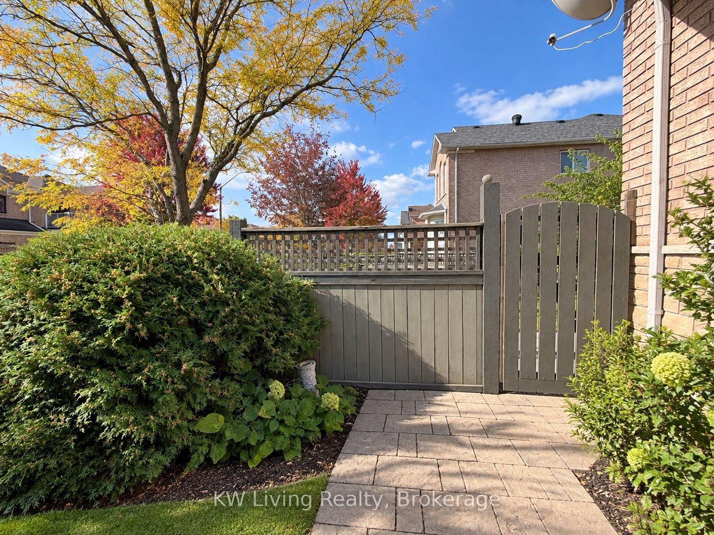 Photo 2 of 26 Gardenia Crescent, Markham, Cachet — HOMEH
