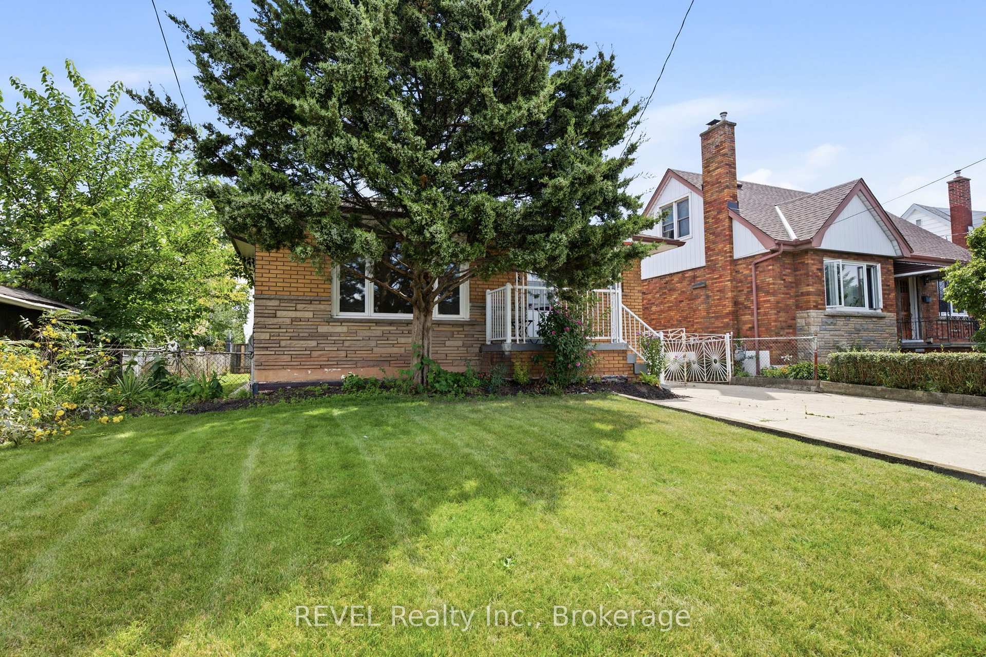 Photo 2 of 330 Waverly Street, Hamilton, McQuesten — HOMEH