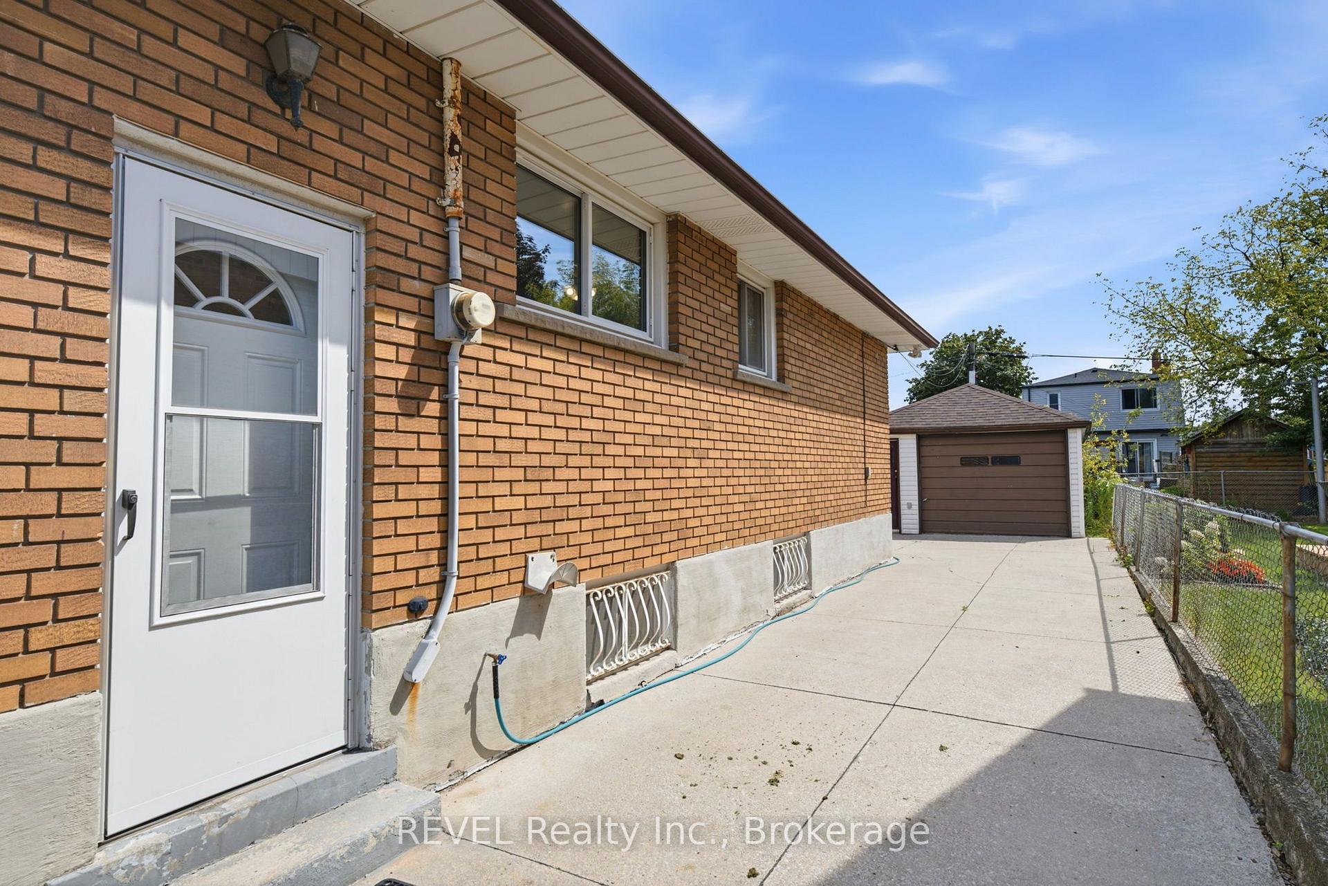 Photo 3 of 330 Waverly Street, Hamilton, McQuesten — HOMEH